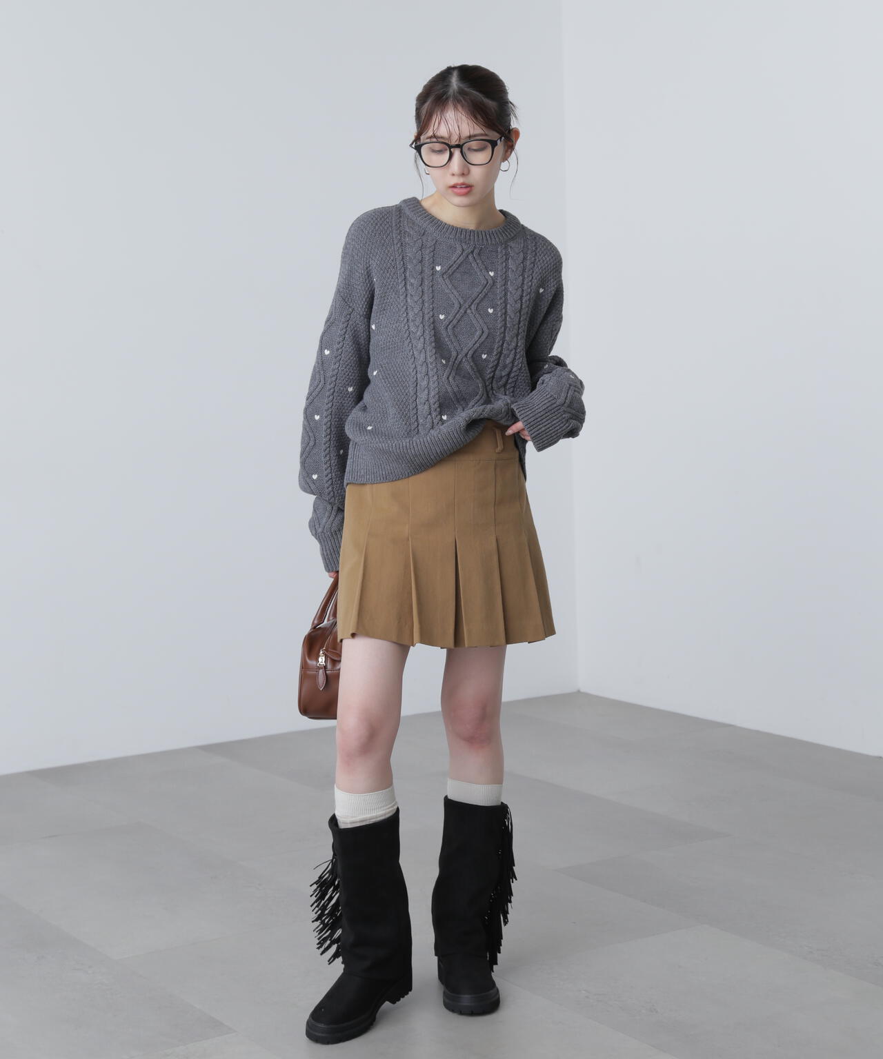 ハート刺繍ケーブルニット