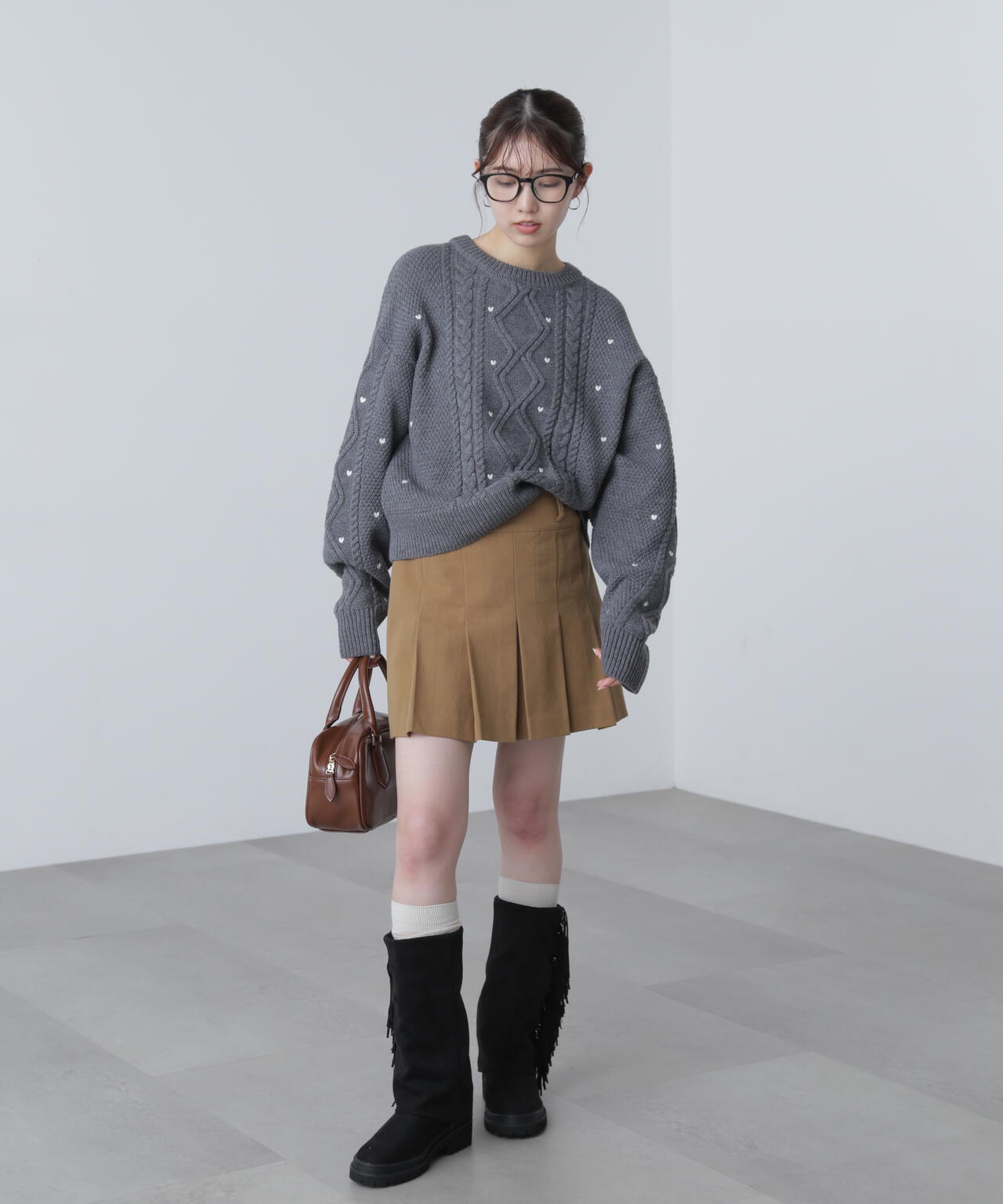 ハート刺繍ケーブルニット