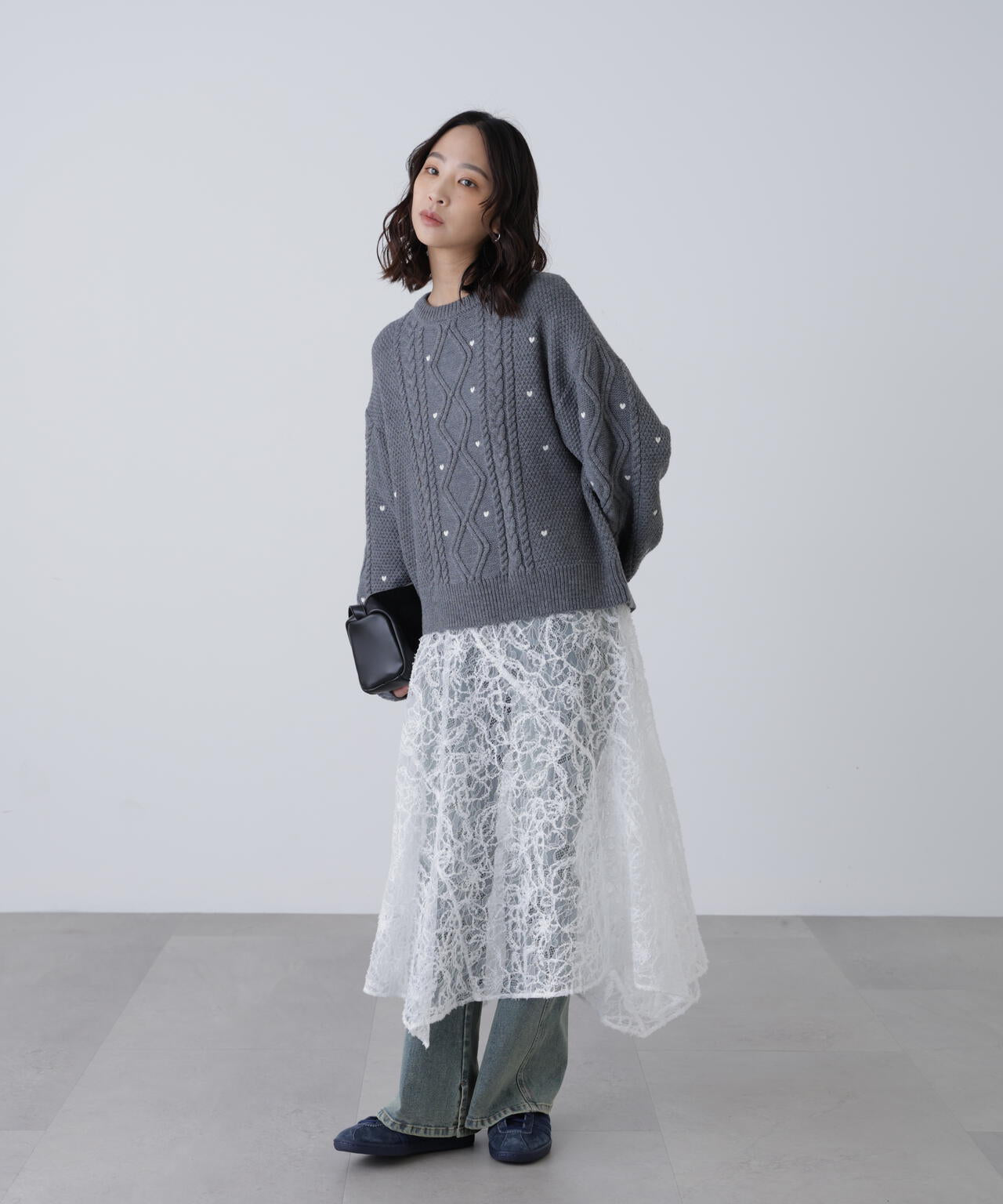 【オフ・レッド 追加生産予約】ハート刺繍ケーブルニット