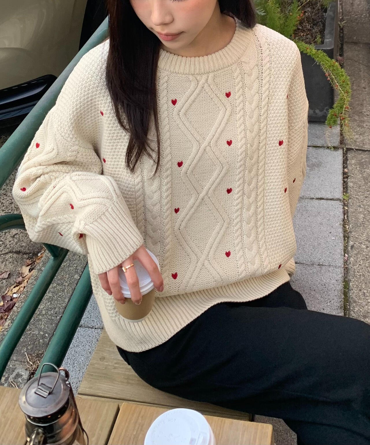 ハート刺繍ケーブルニット