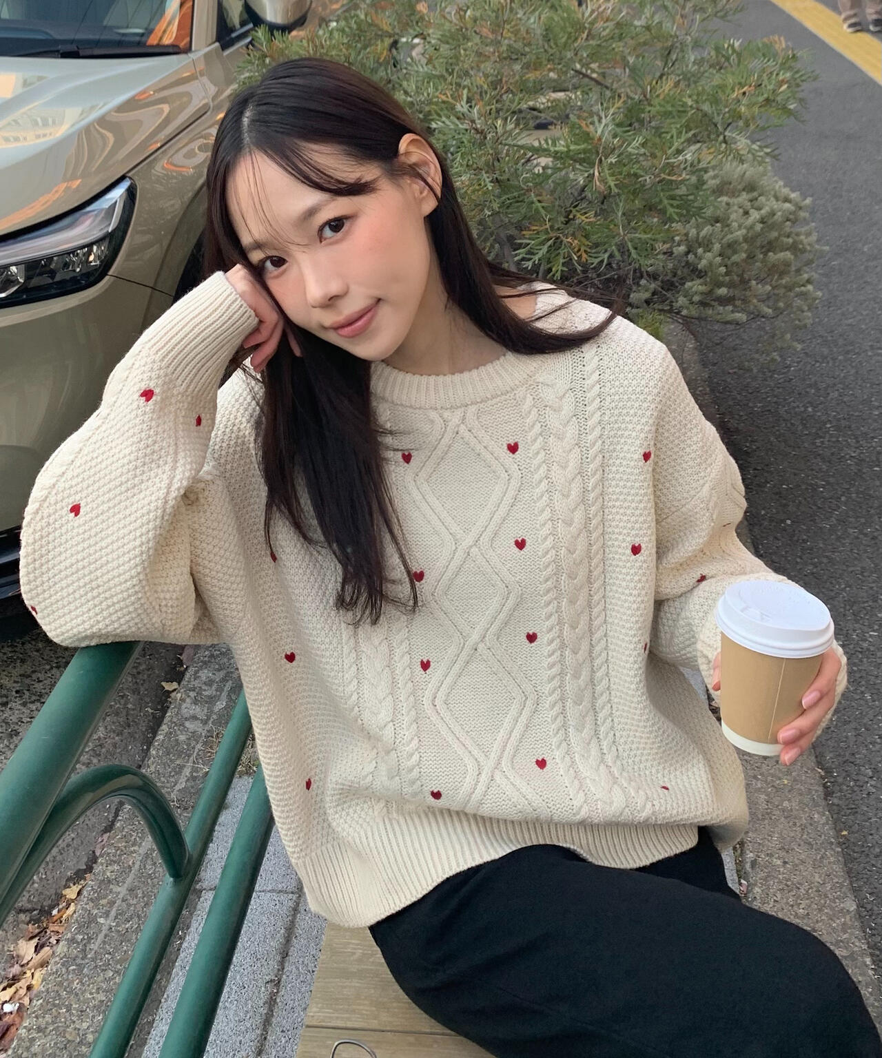 ハート刺繍ケーブルニット