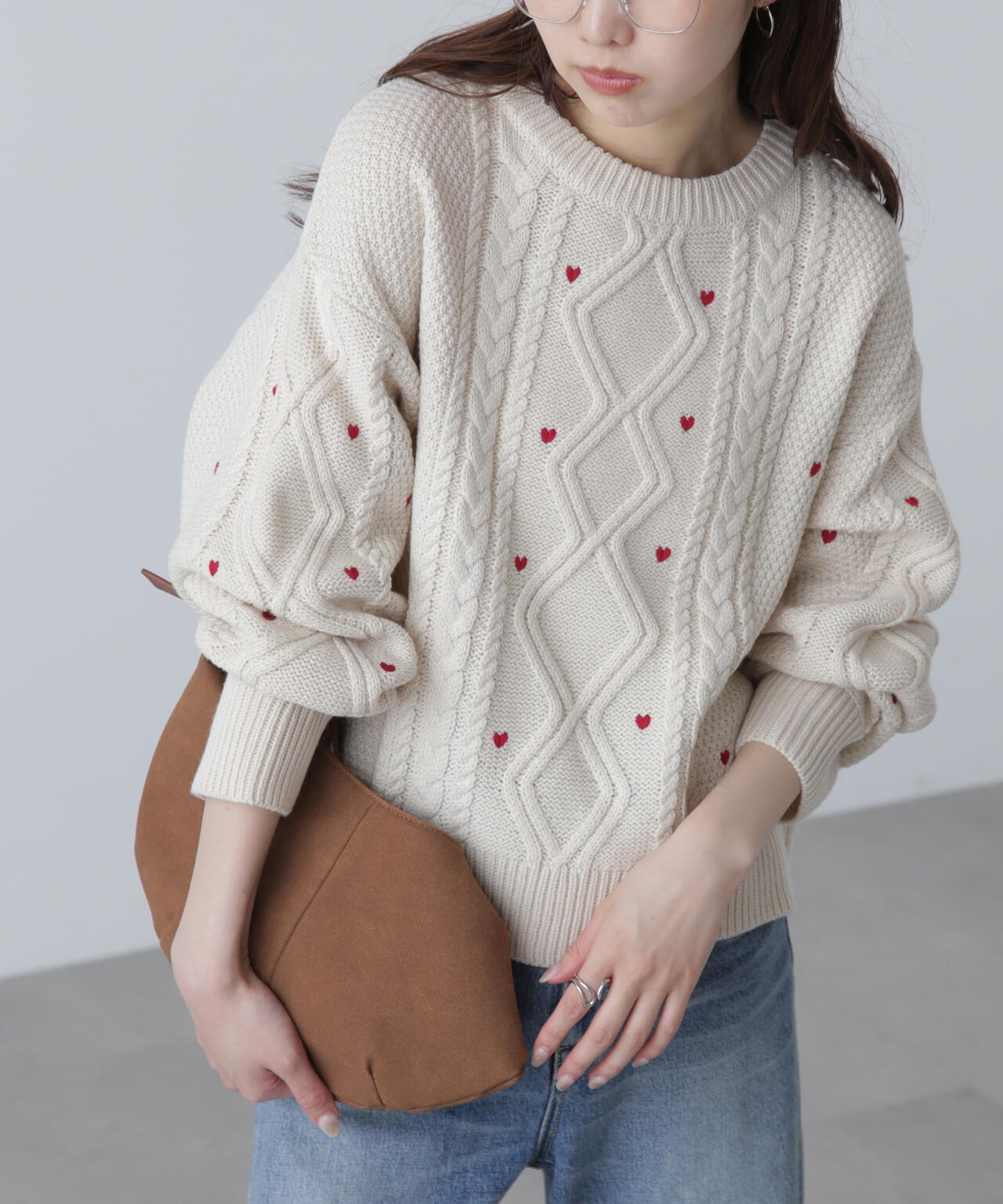 ハート刺繍ケーブルニット