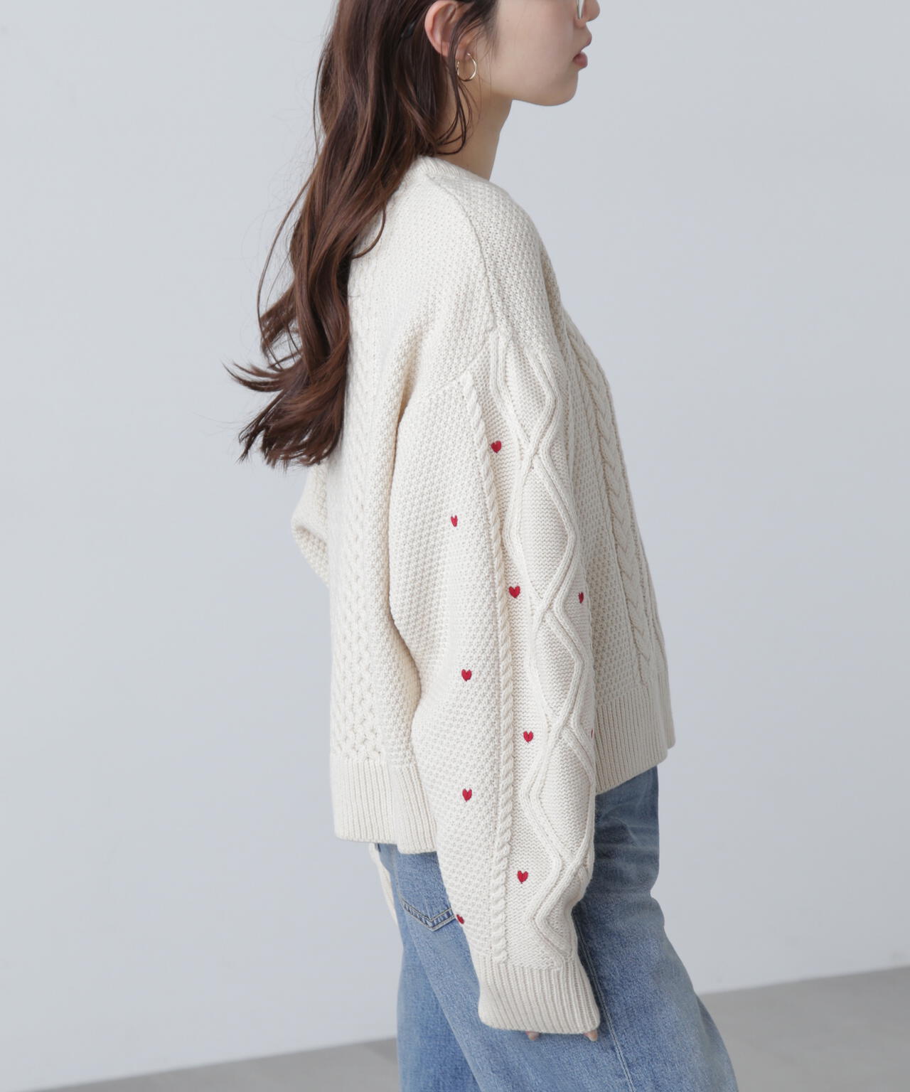 ハート刺繍ケーブルニット