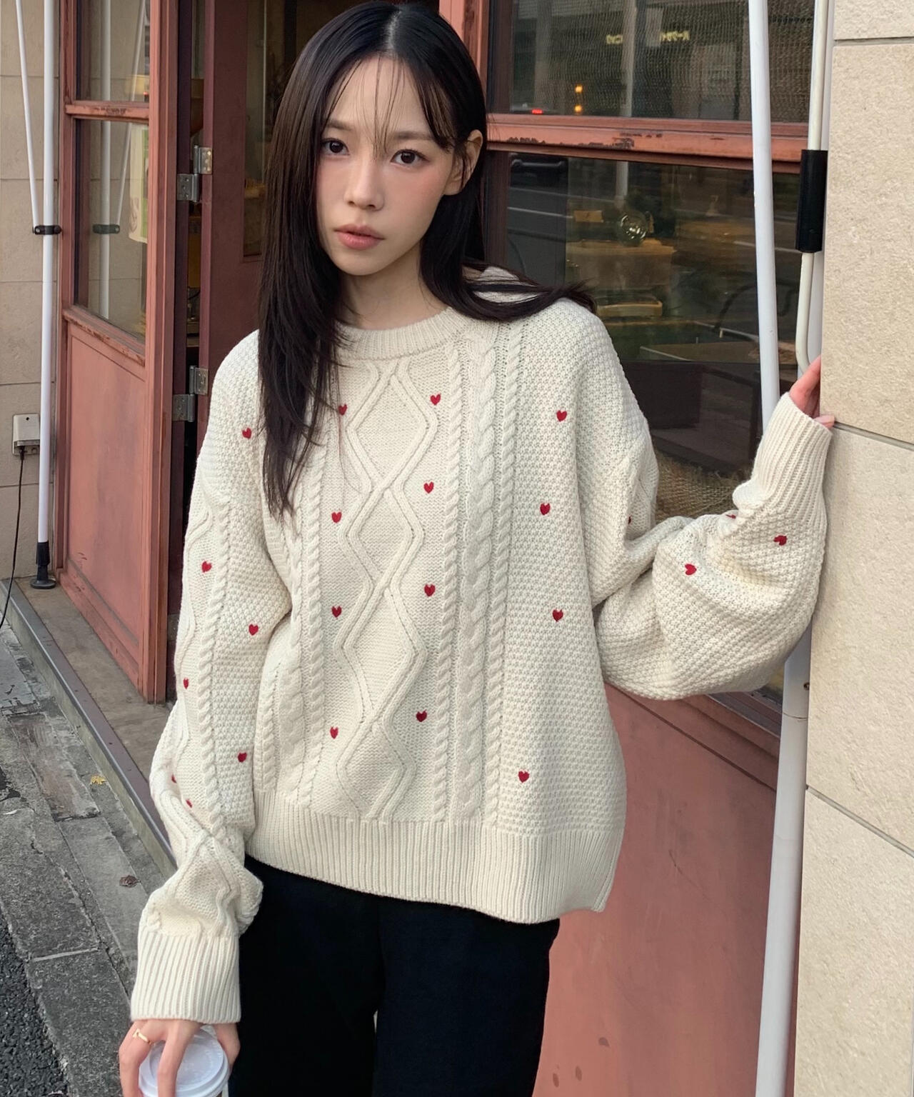 ハート刺繍ケーブルニット