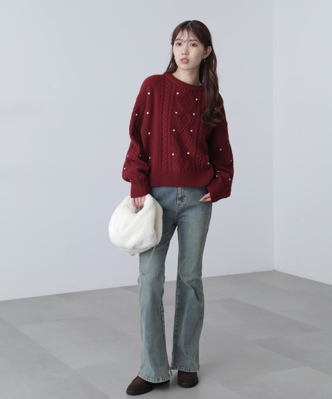 【オフ・レッド 追加生産予約】ハート刺繍ケーブルニット