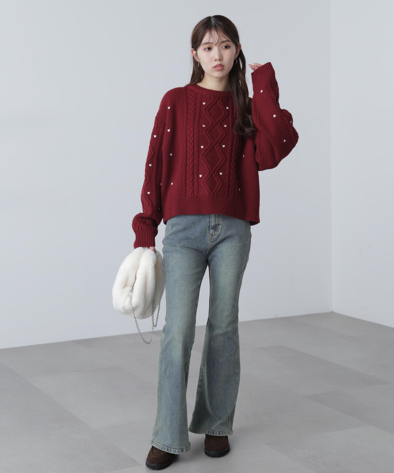 【オフ・レッド 追加生産予約】ハート刺繍ケーブルニット