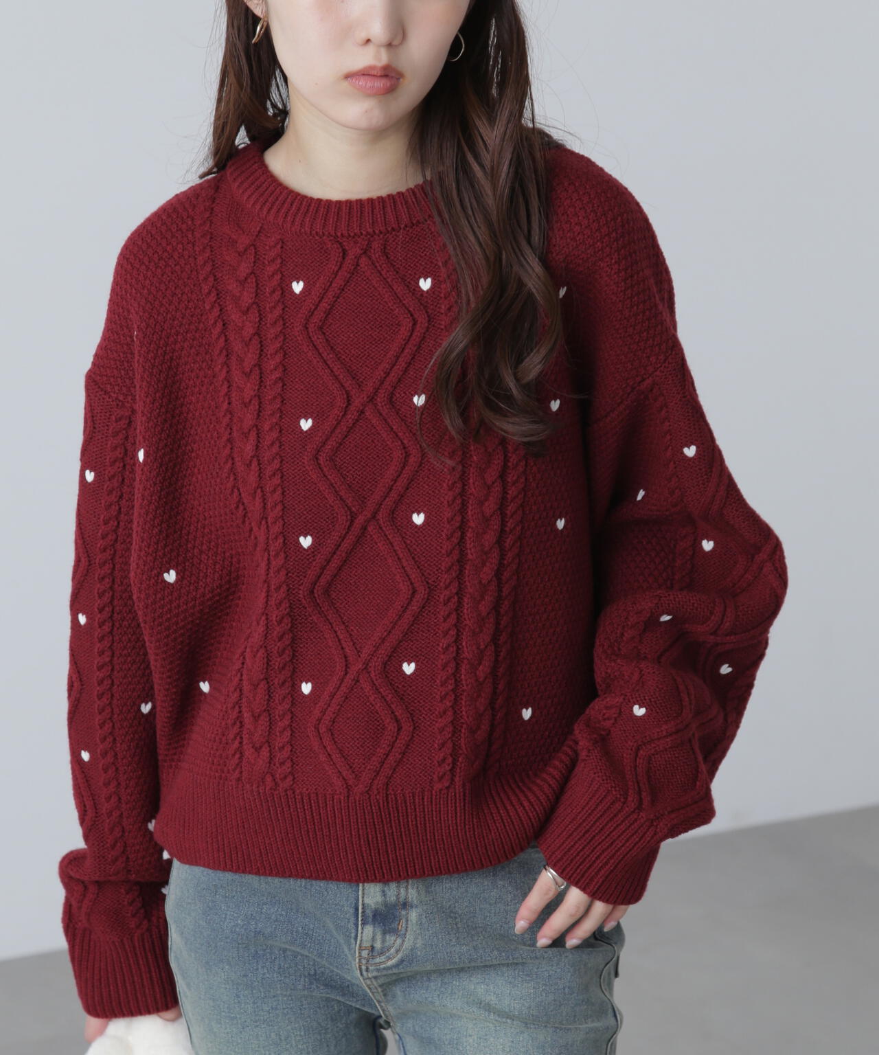 ハート刺繍ケーブルニット