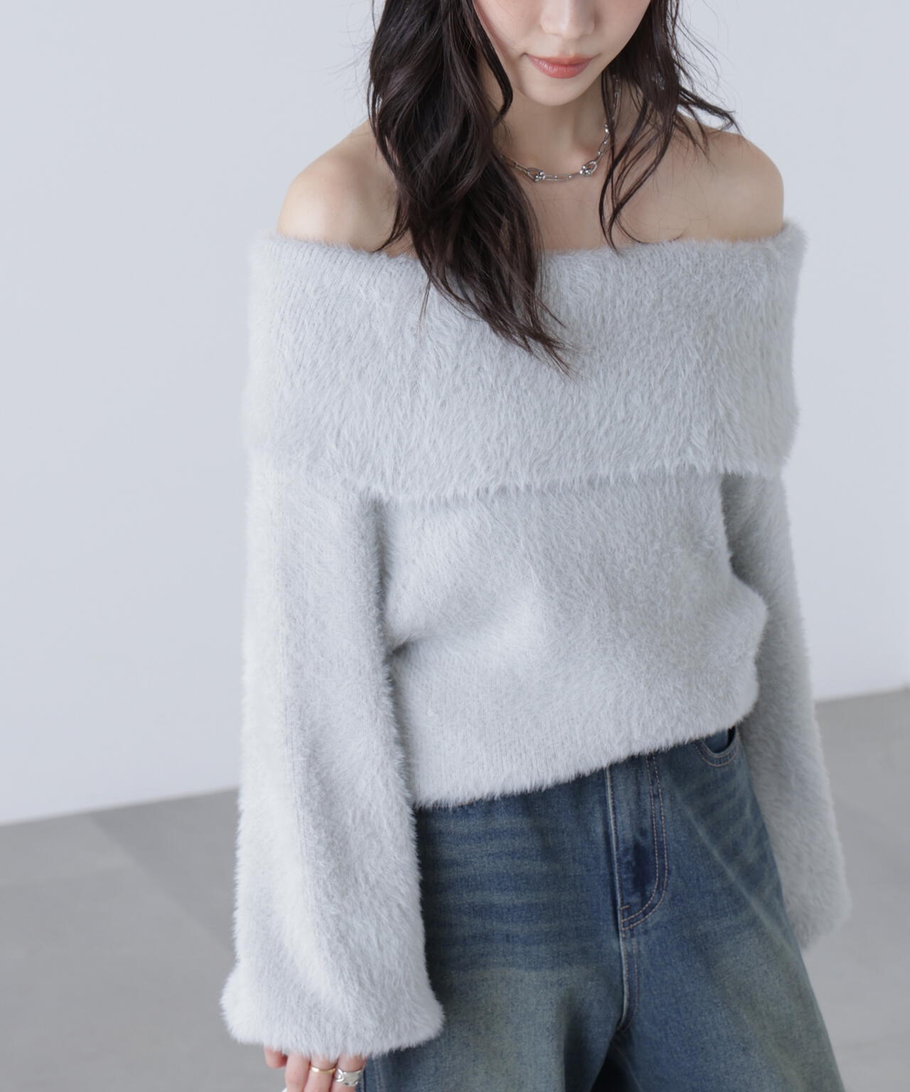 オフショルシャギーニット