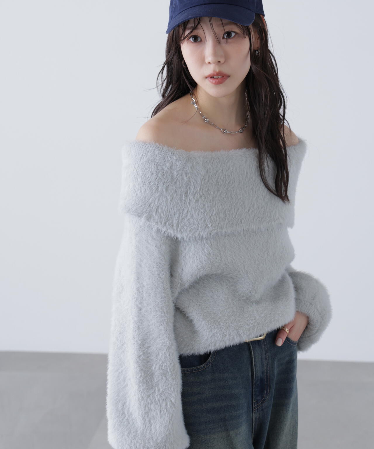 オフショルシャギーニット