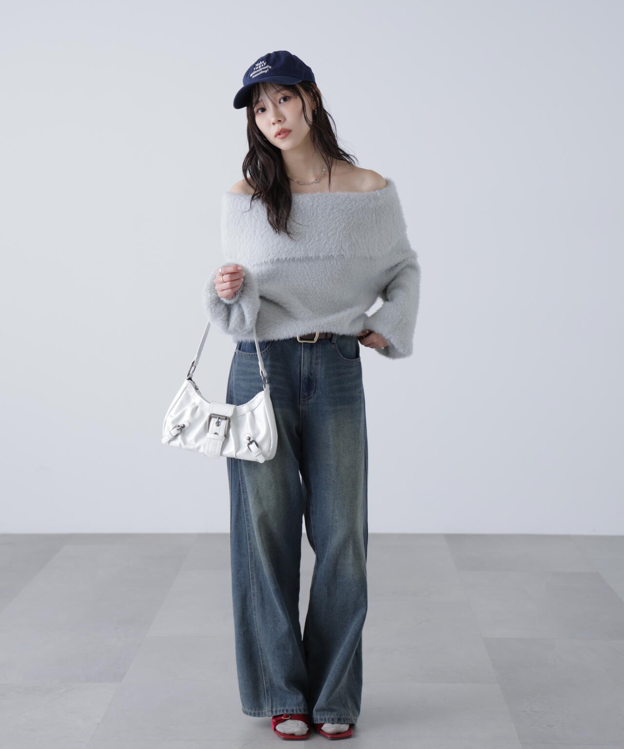 オフショルシャギーニット