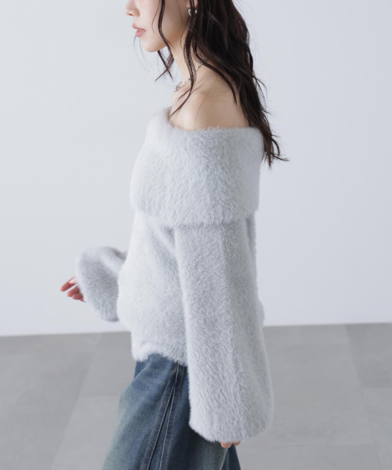 オフショルシャギーニット