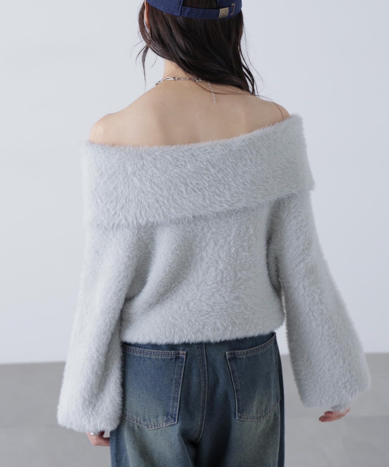 オフショルシャギーニット