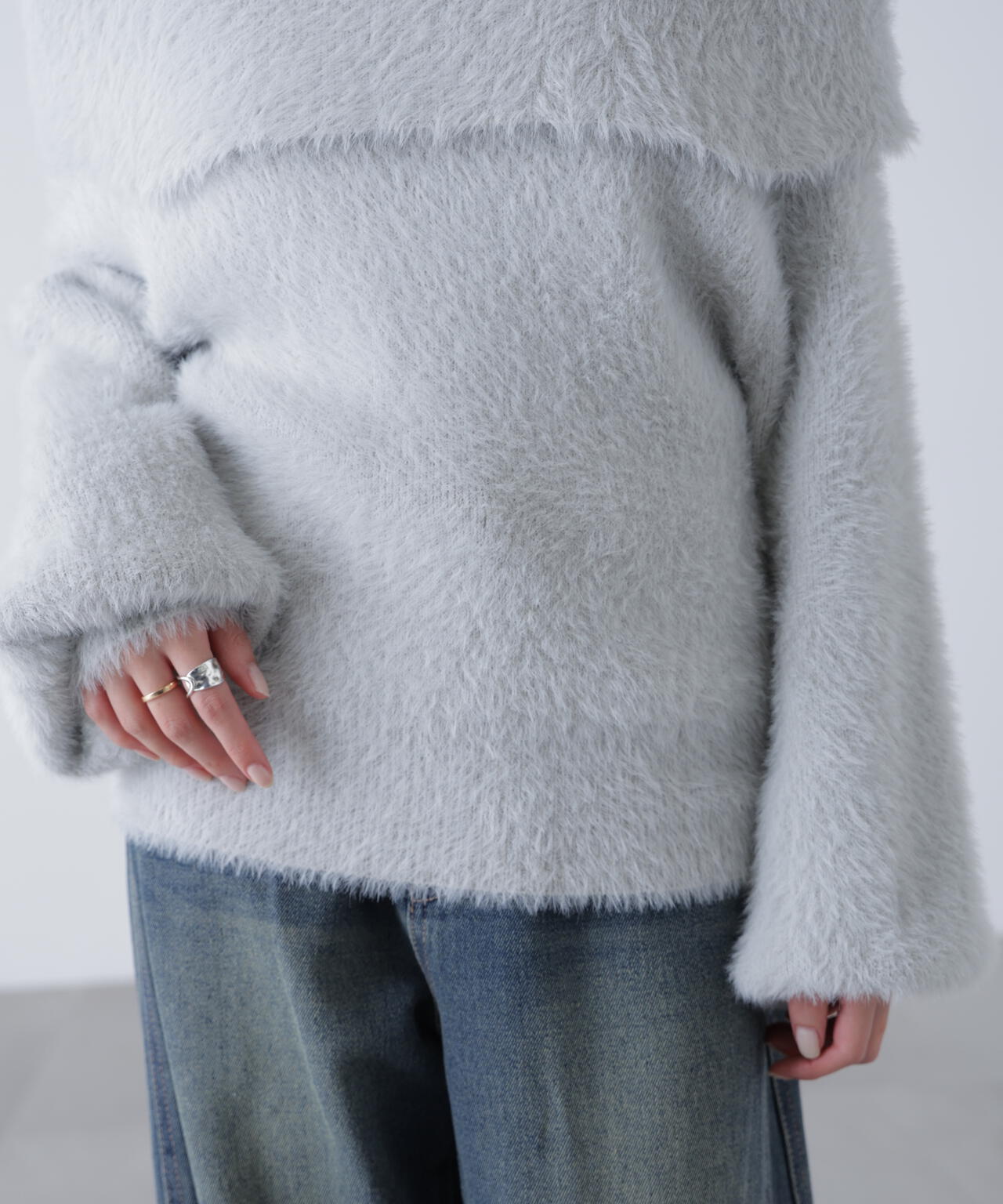 オフショルシャギーニット