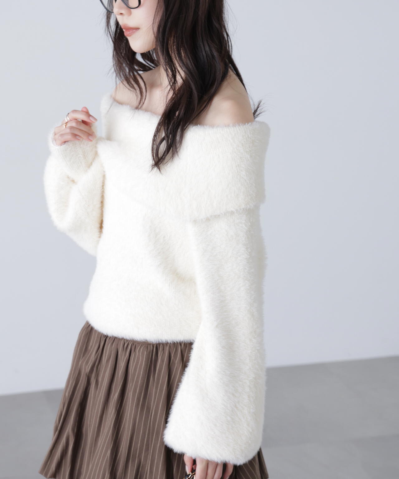 オフショルシャギーニット