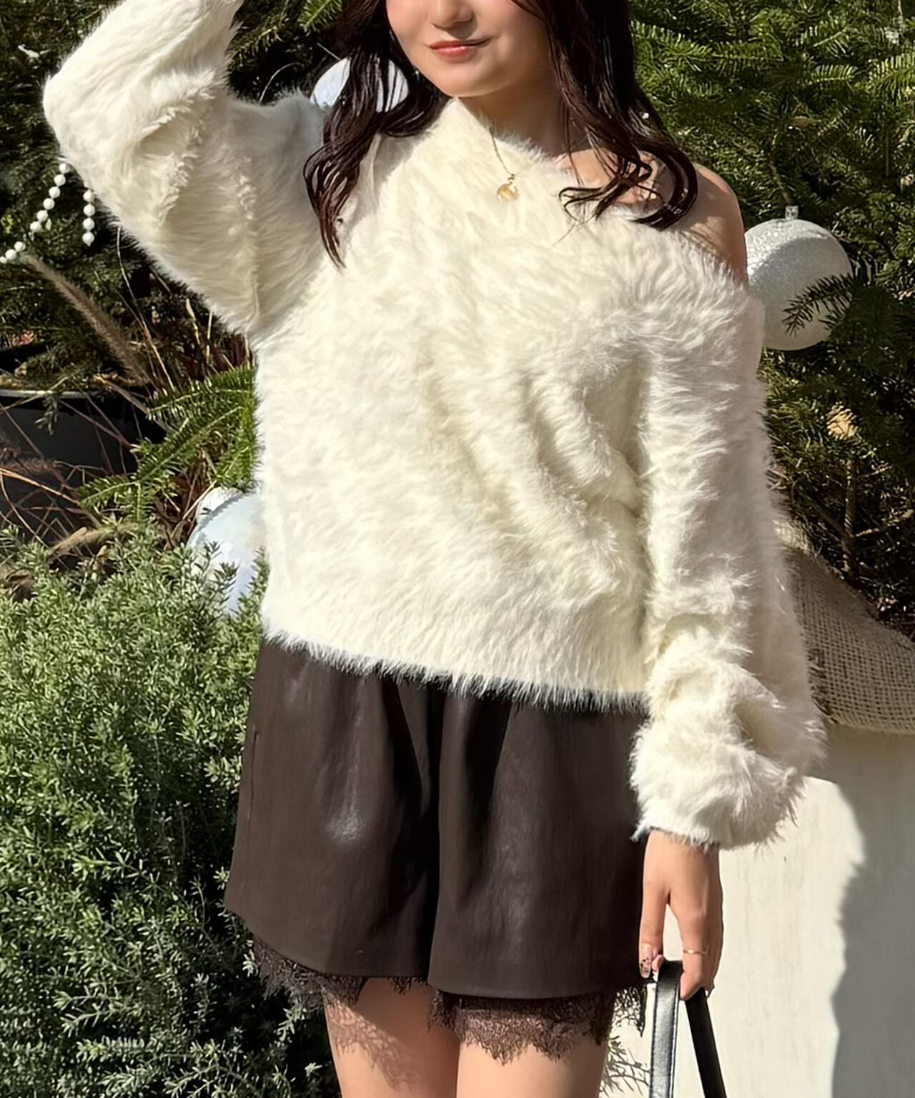 オフショルシャギーニット