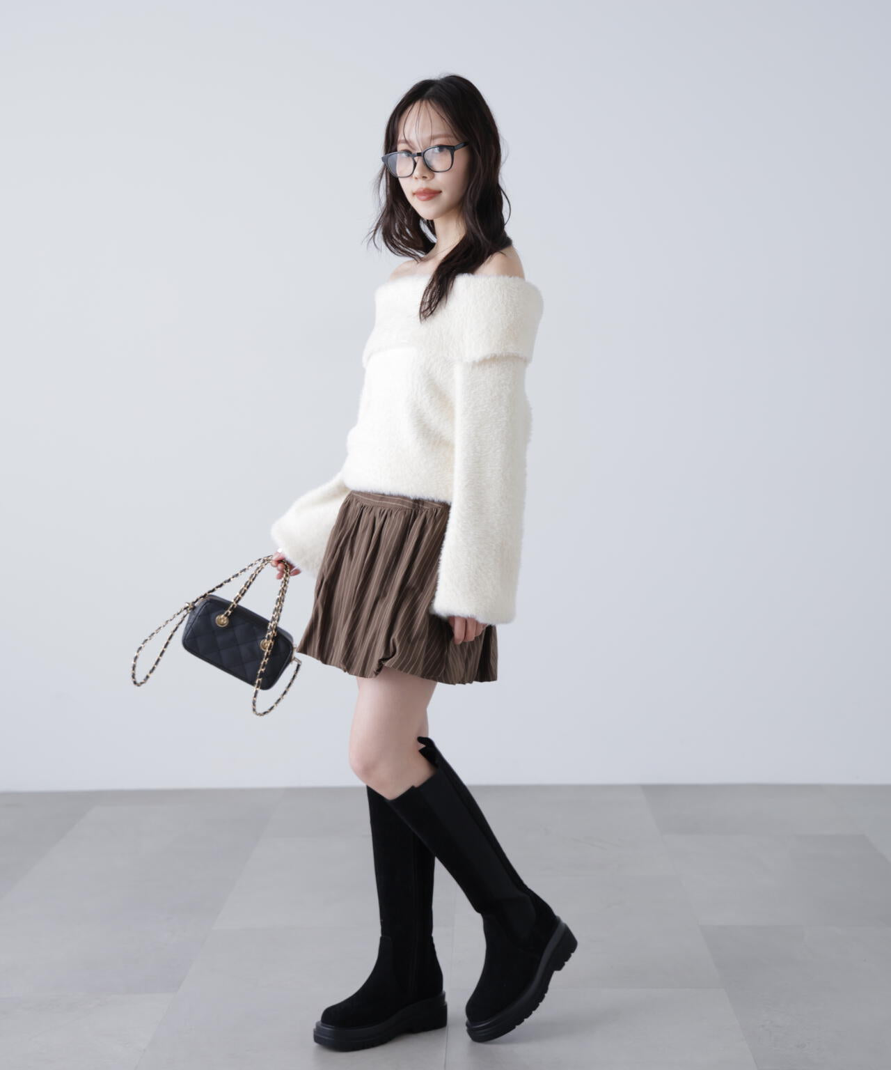 オフショルシャギーニット