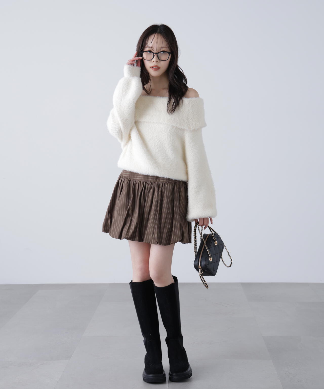 オフショルシャギーニット