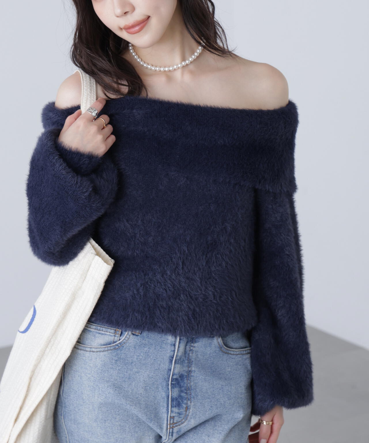 オフショルシャギーニット