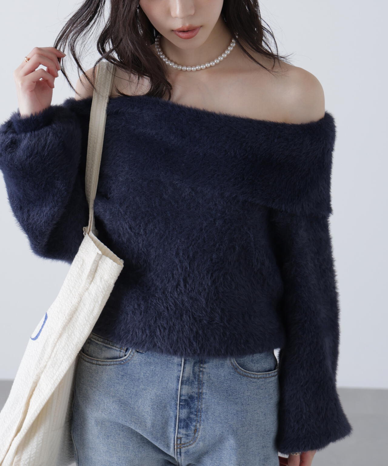 オフショルシャギーニット