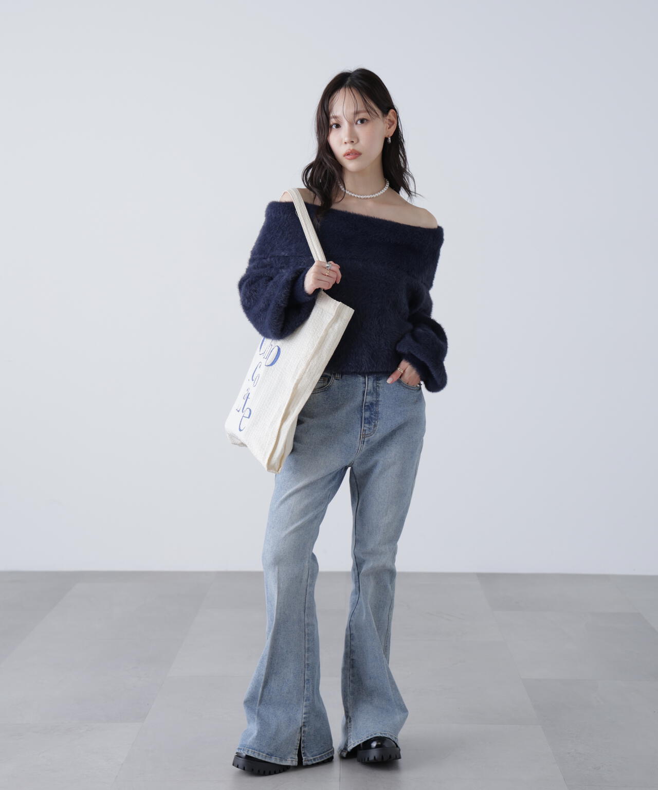 オフショルシャギーニット