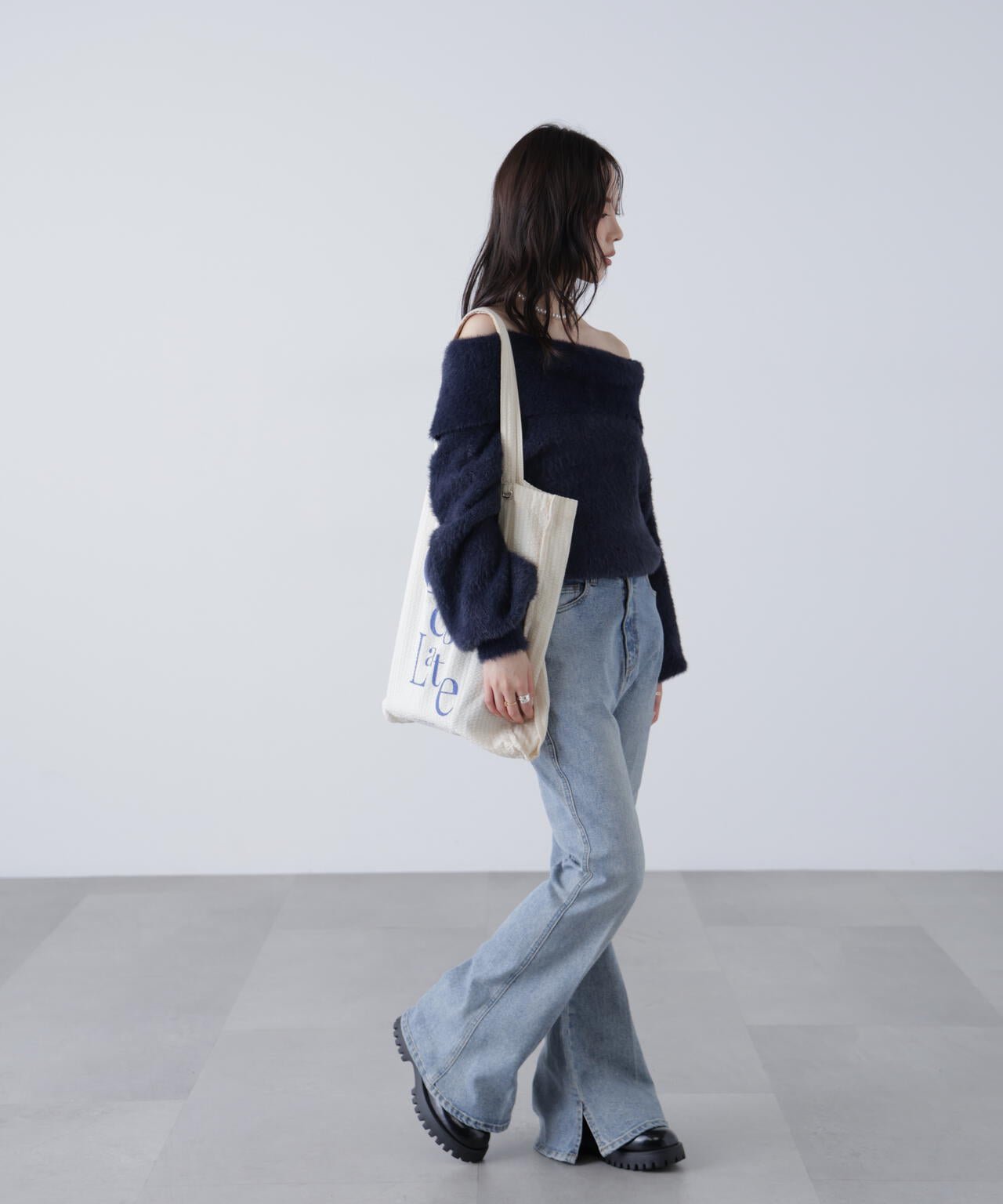 オフショルシャギーニット