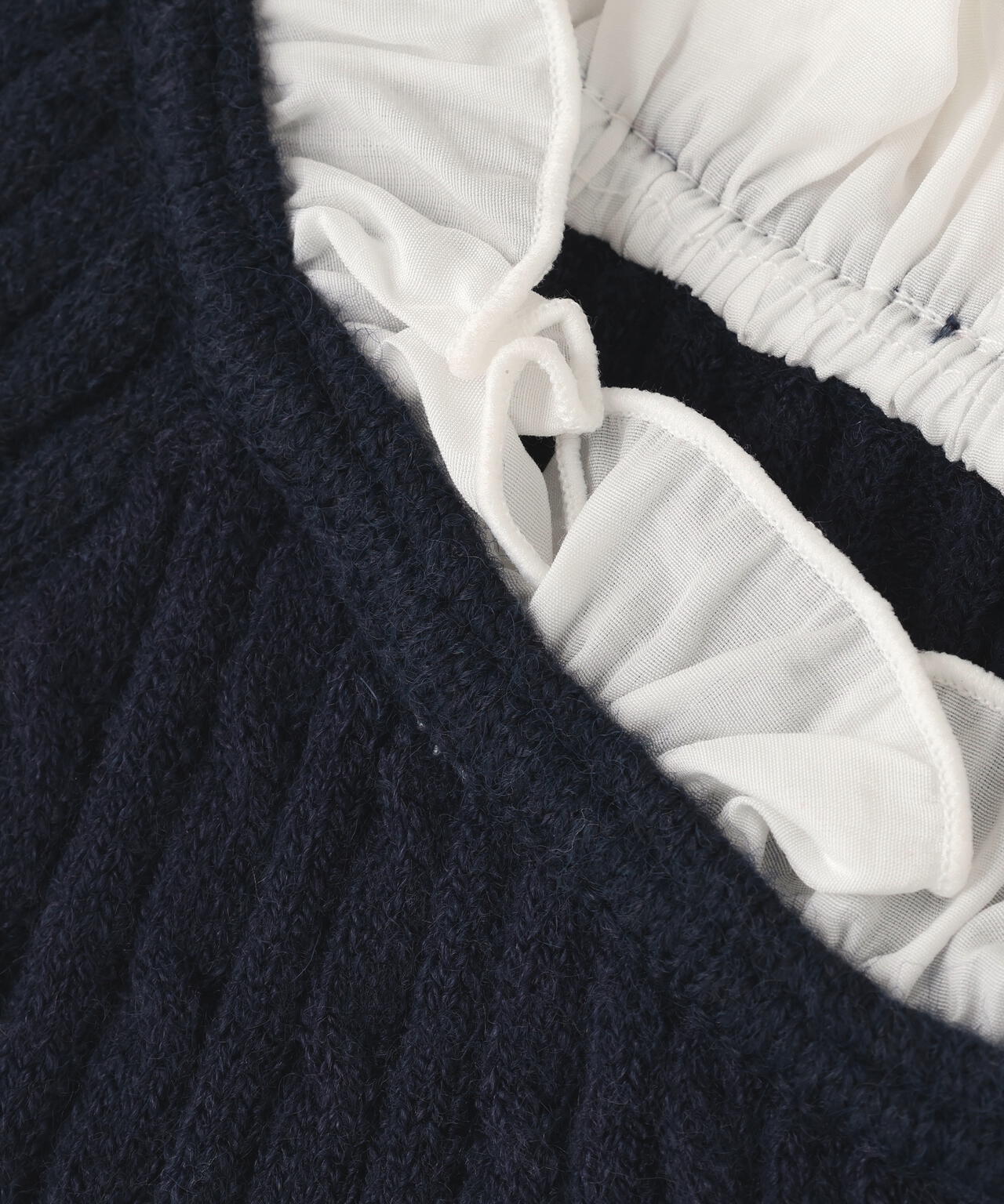 フリルドッキングコンパクトケーブルニット