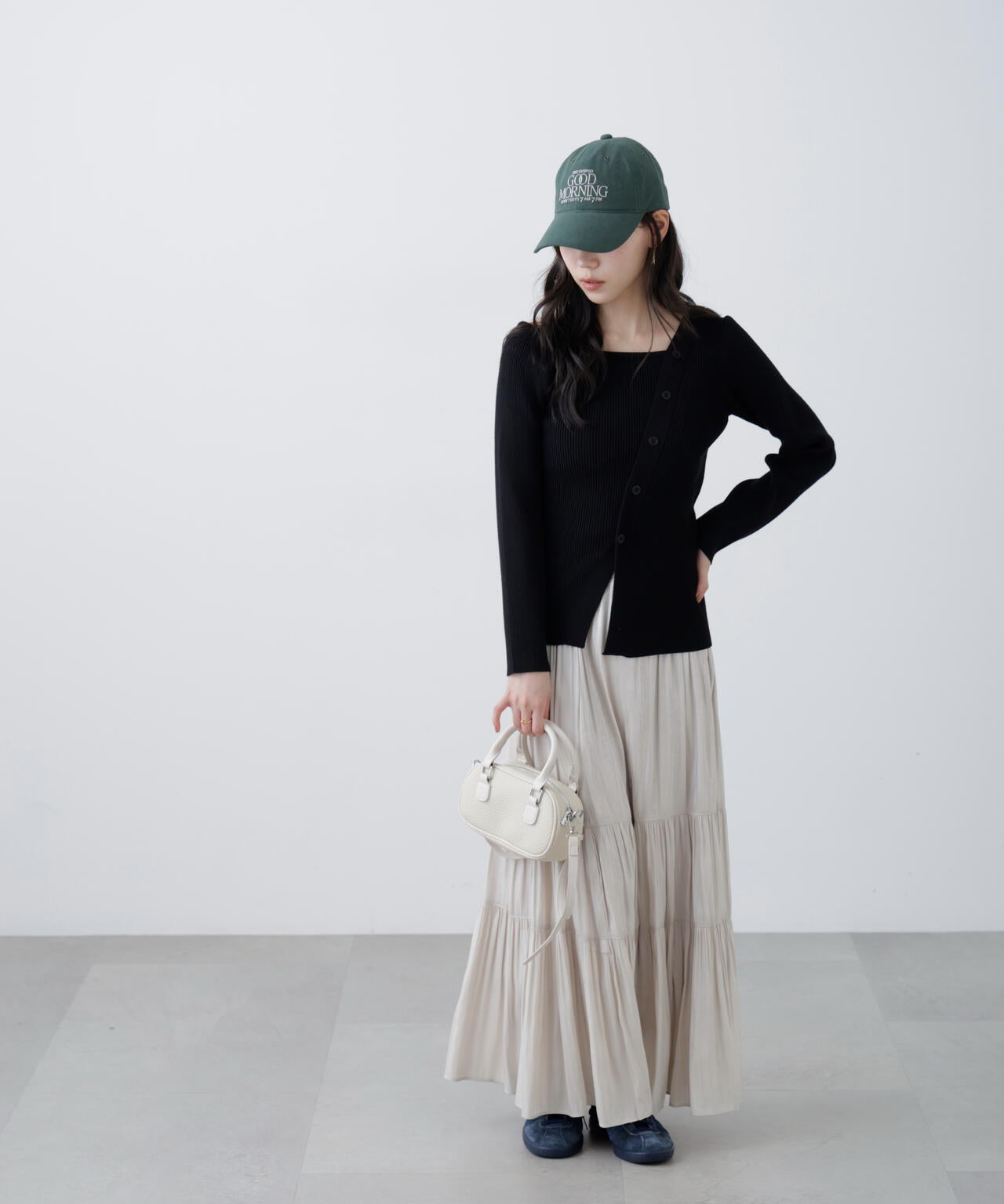 アシメボタンリブニット