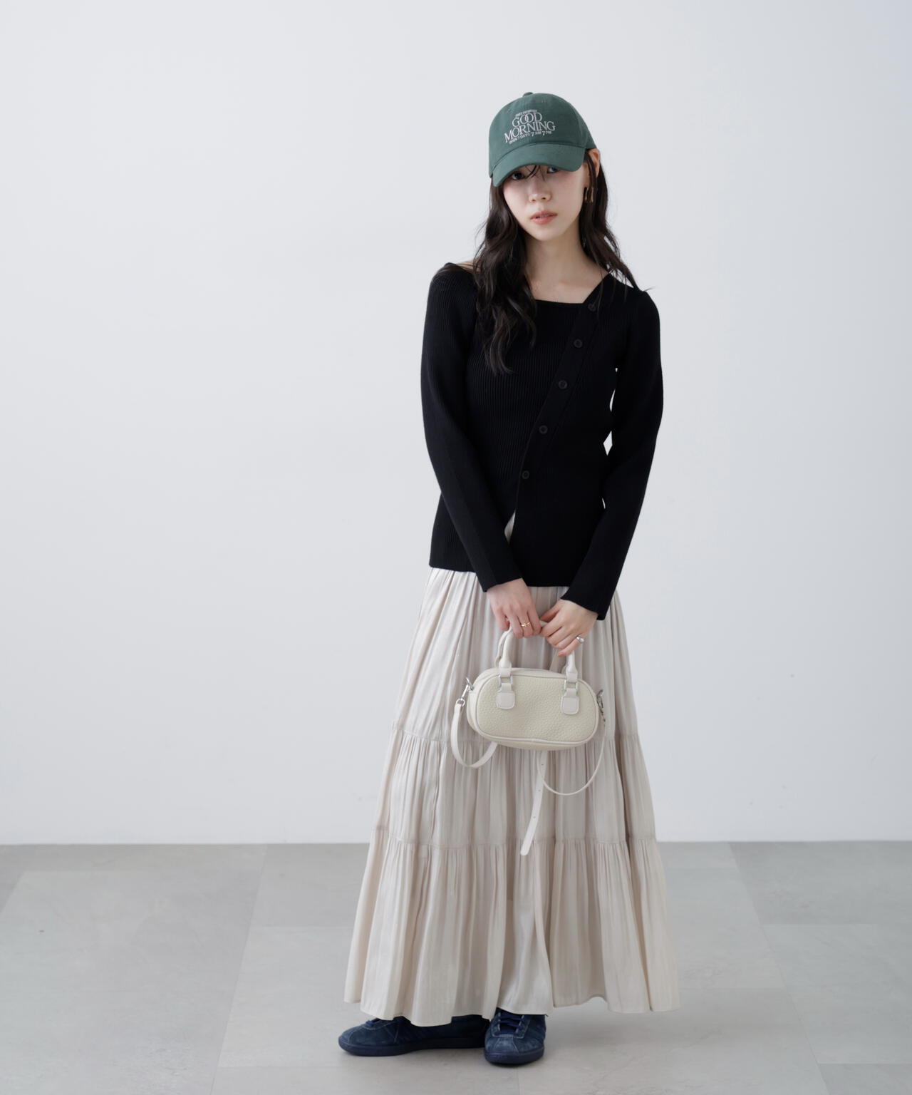 アシメボタンリブニット