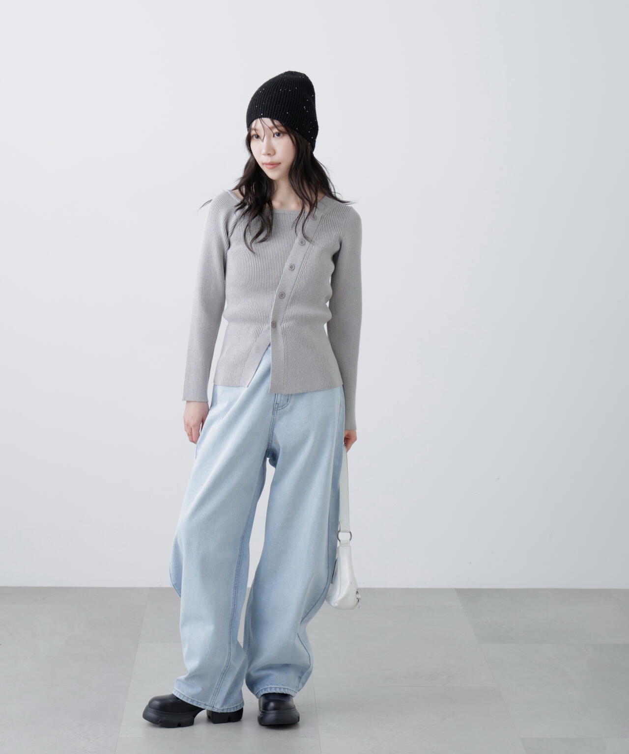 アシメボタンリブニット