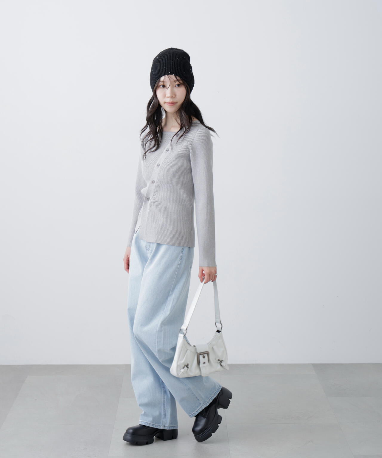 アシメボタンリブニット