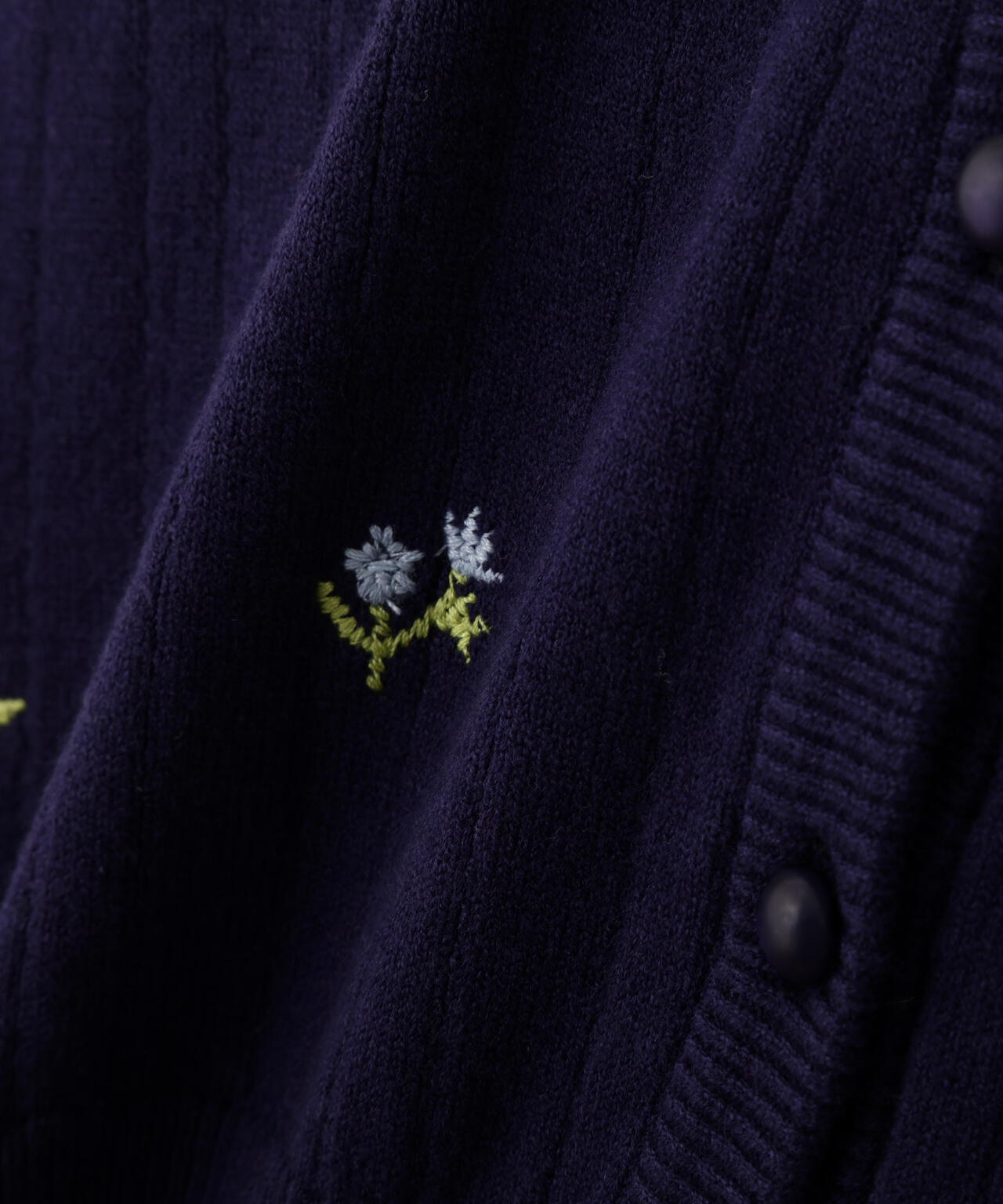 フラワー刺繍針抜きニットカーディガン