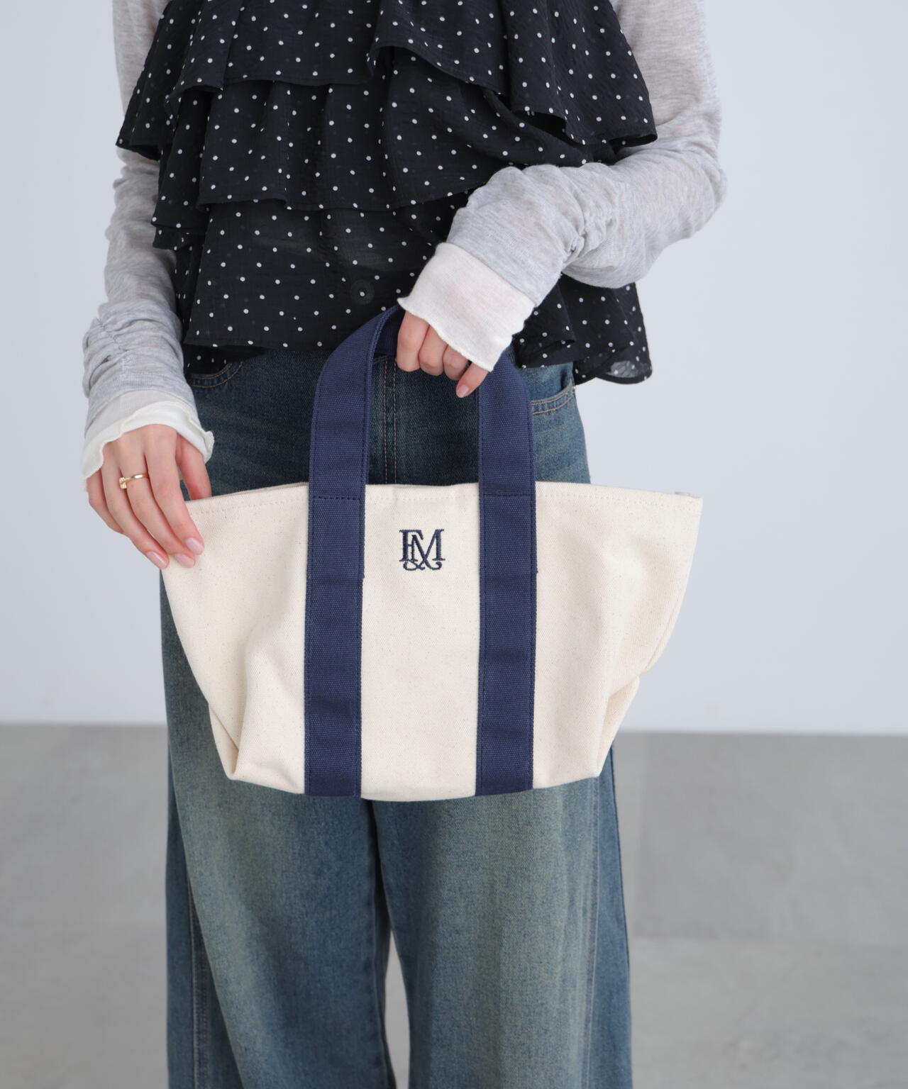 ロゴトートバッグ