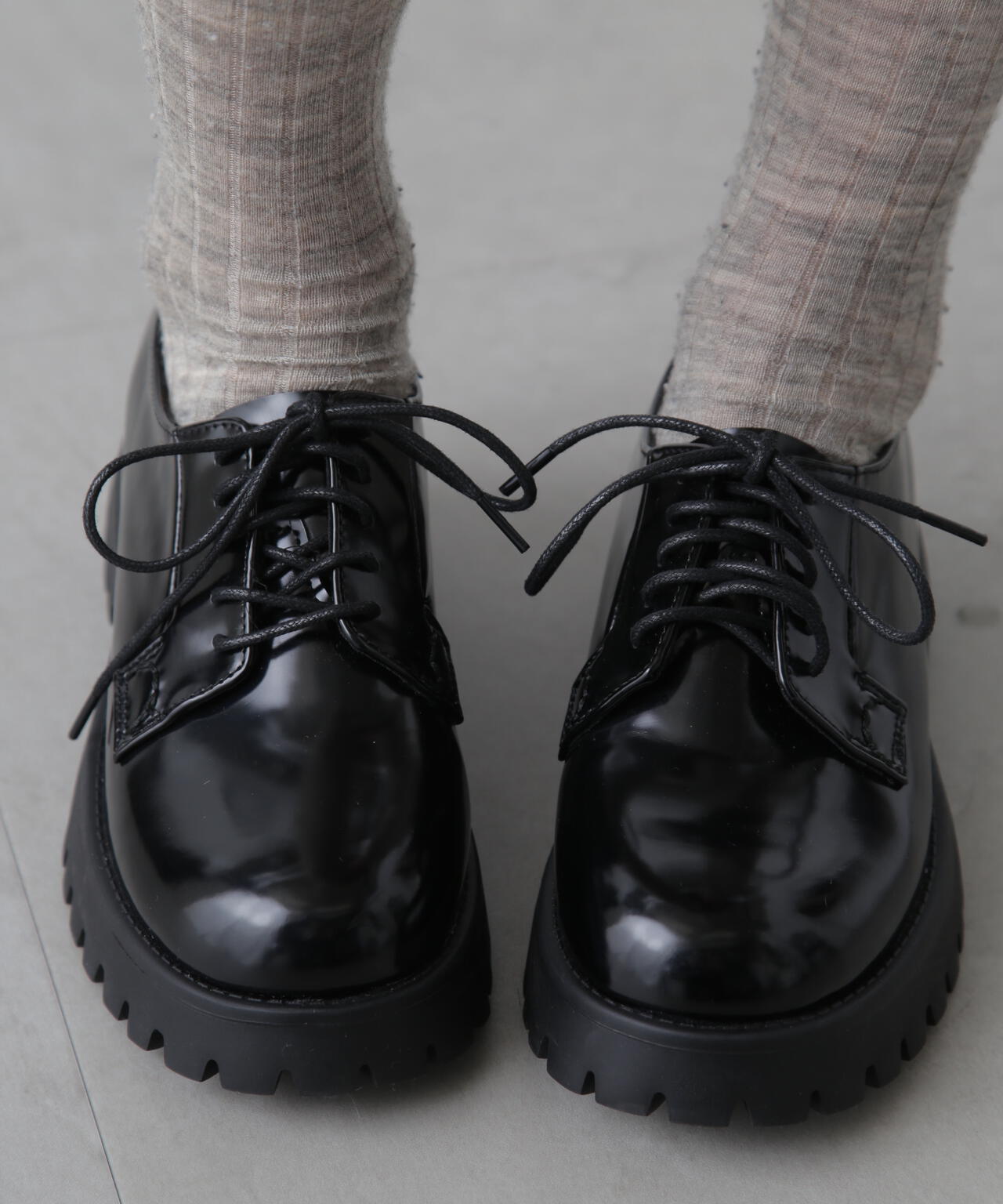 厚底レースアップシューズ