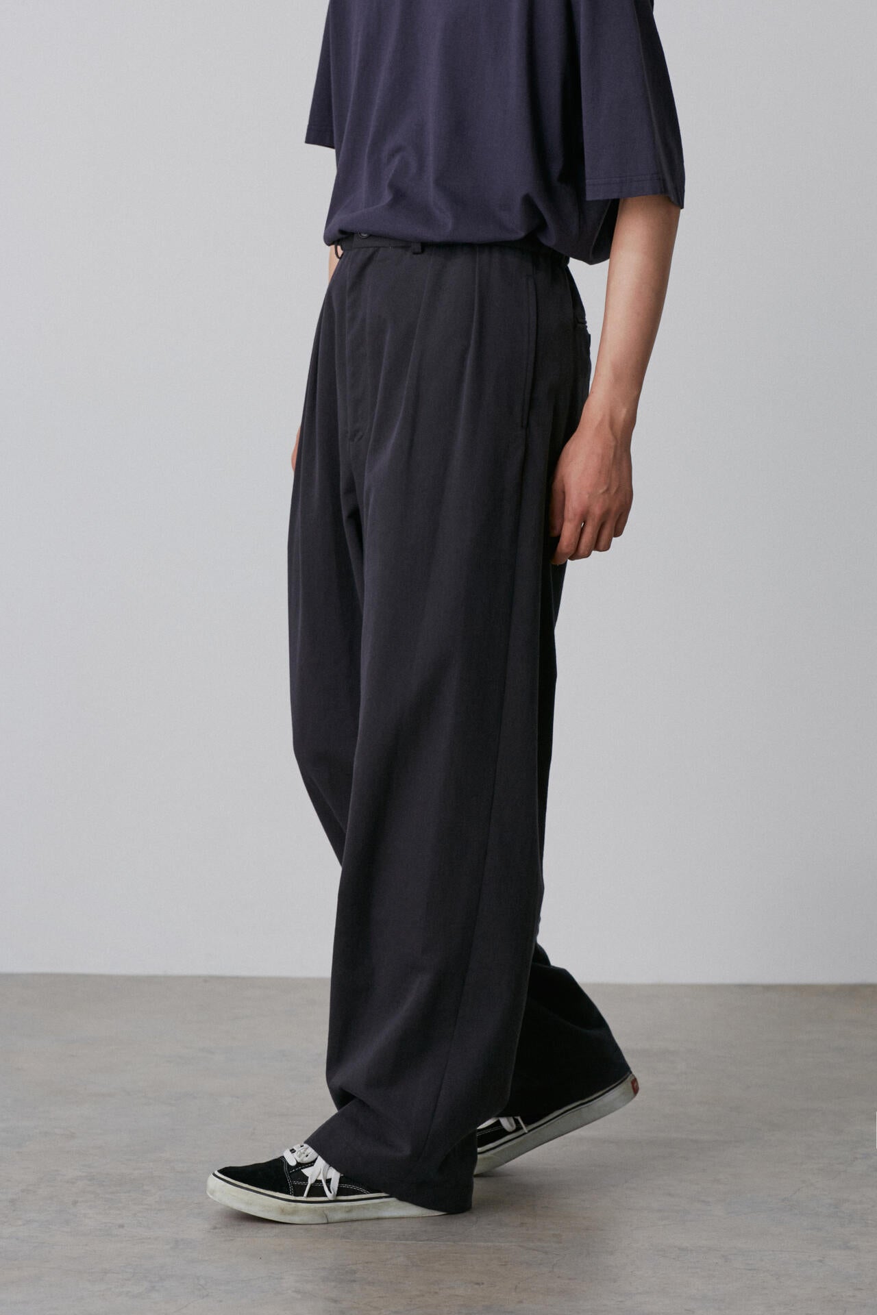 Y / ORGANIC COTTON TENCEL CHINO TROUSERS