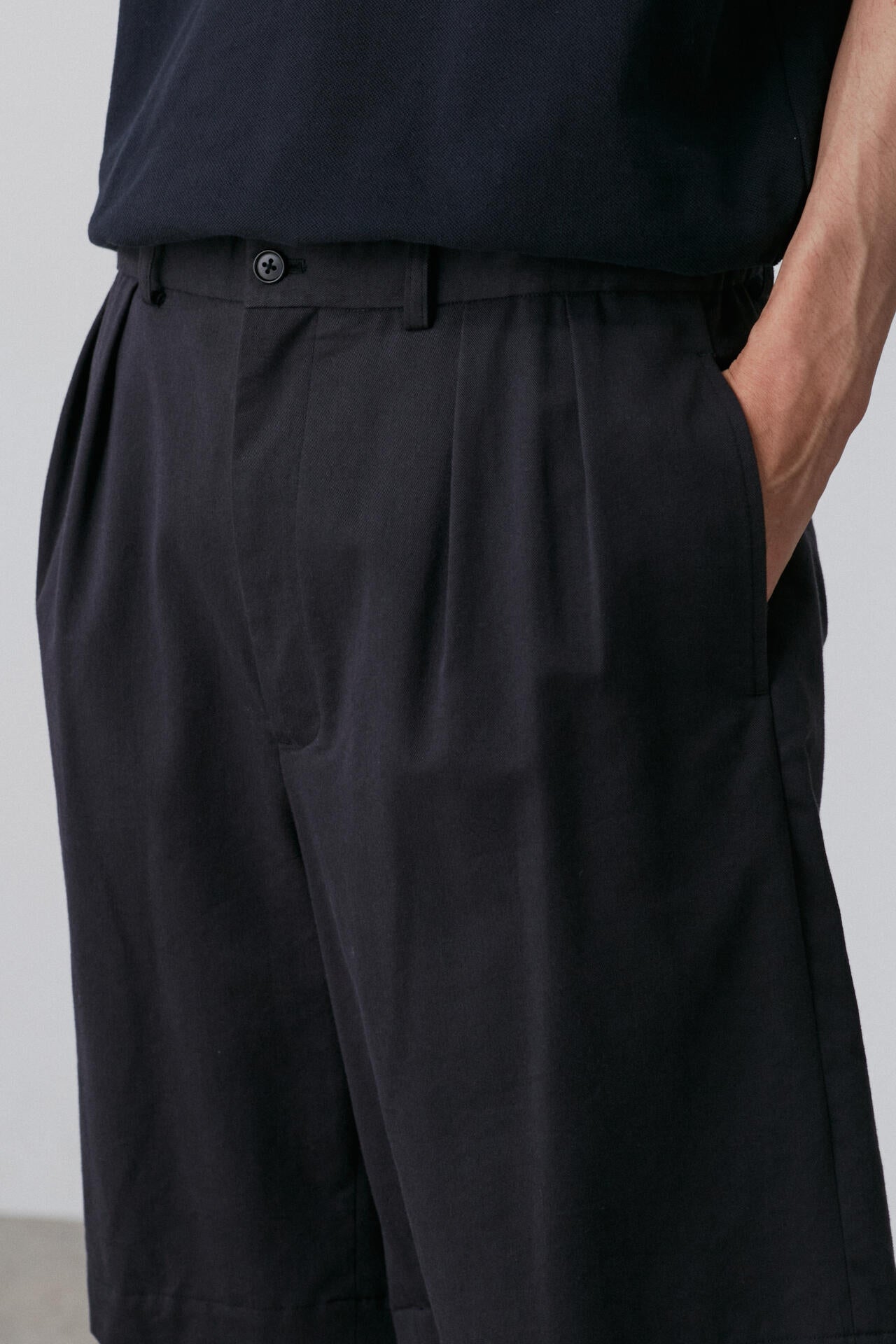 Y / ORGANIC COTTON TENCEL CHINO SHORTS