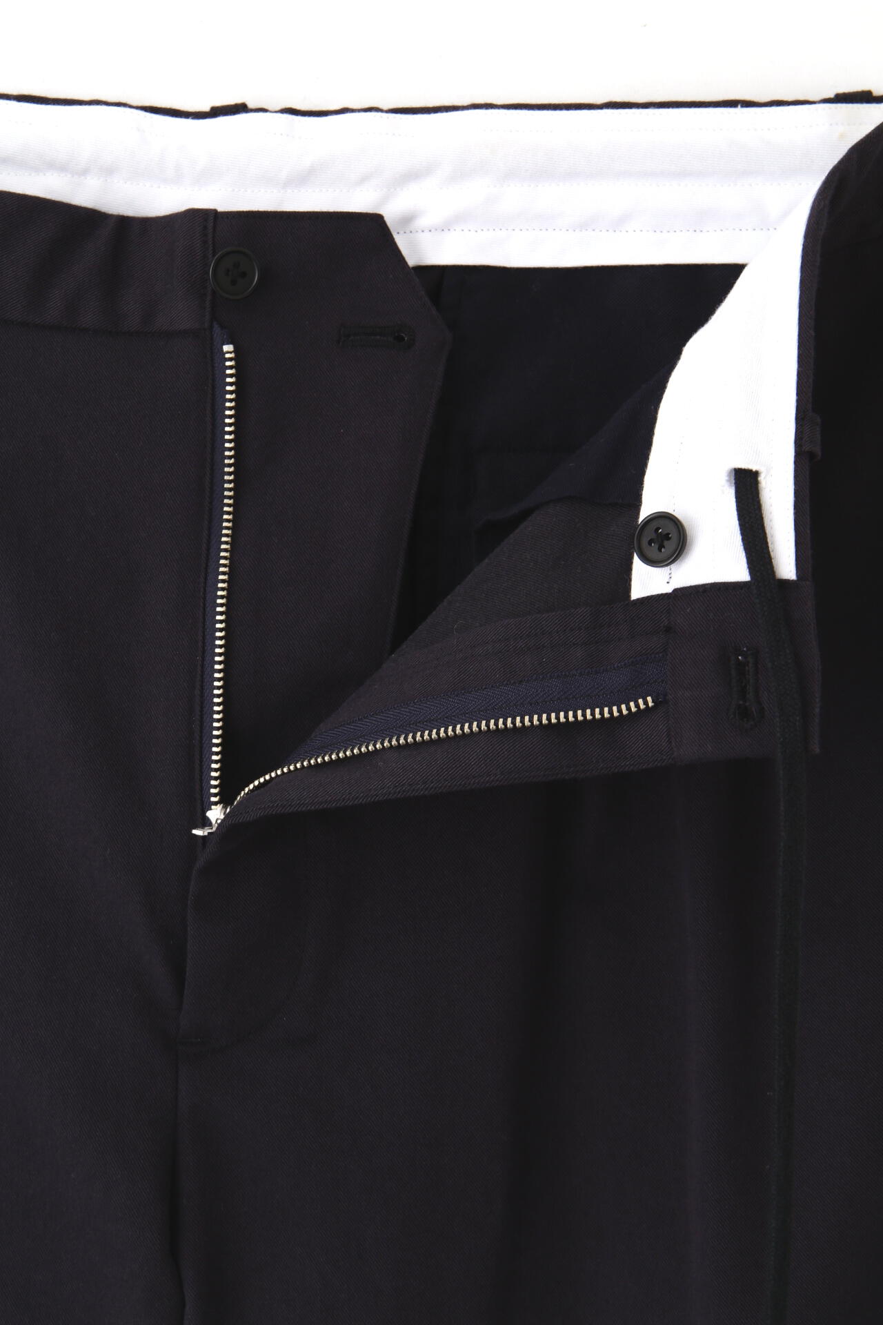 Y / ORGANIC COTTON TENCEL CHINO SHORTS