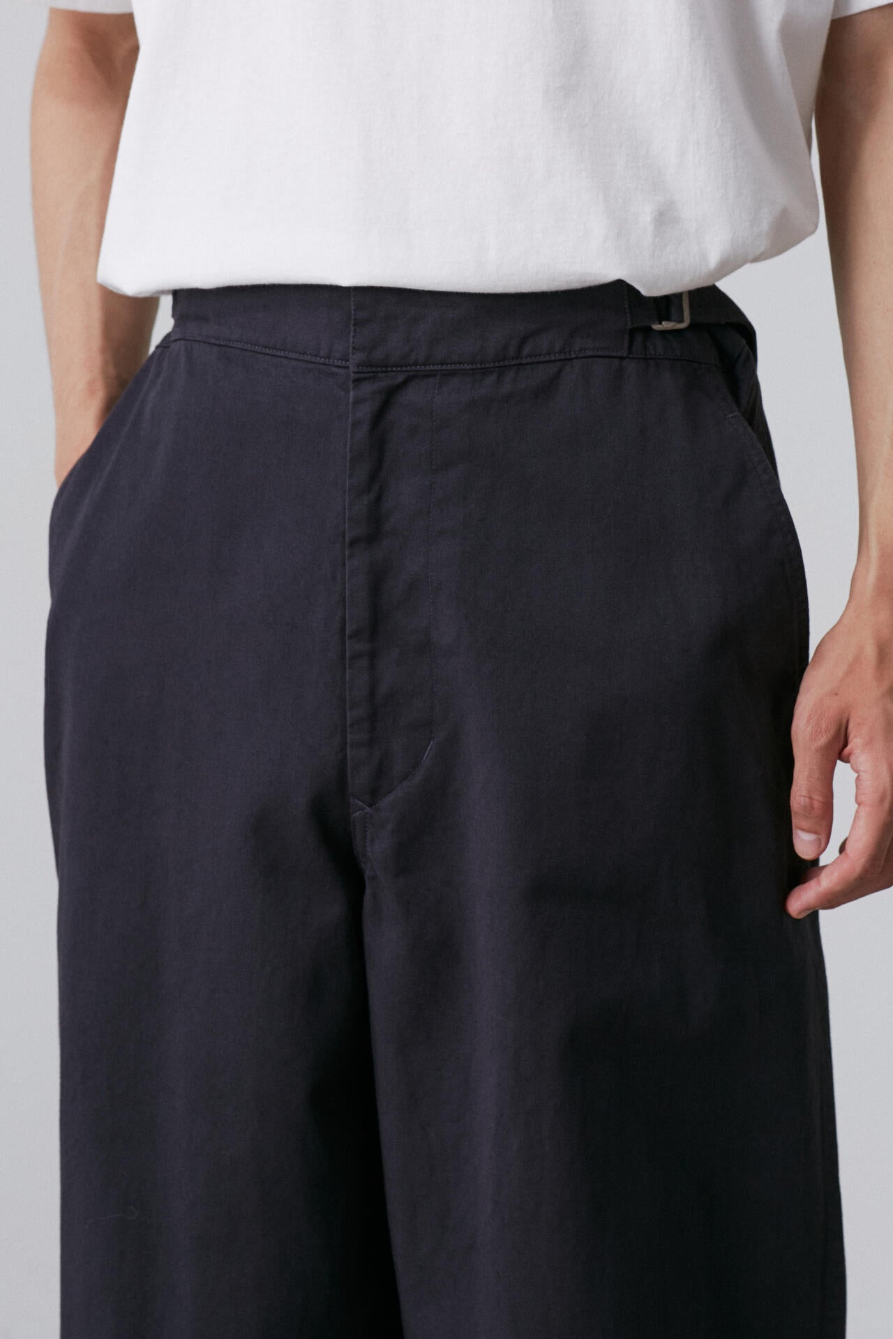 Y / ORGANIC COTTON CHINO ADJUSTER TROUSERS