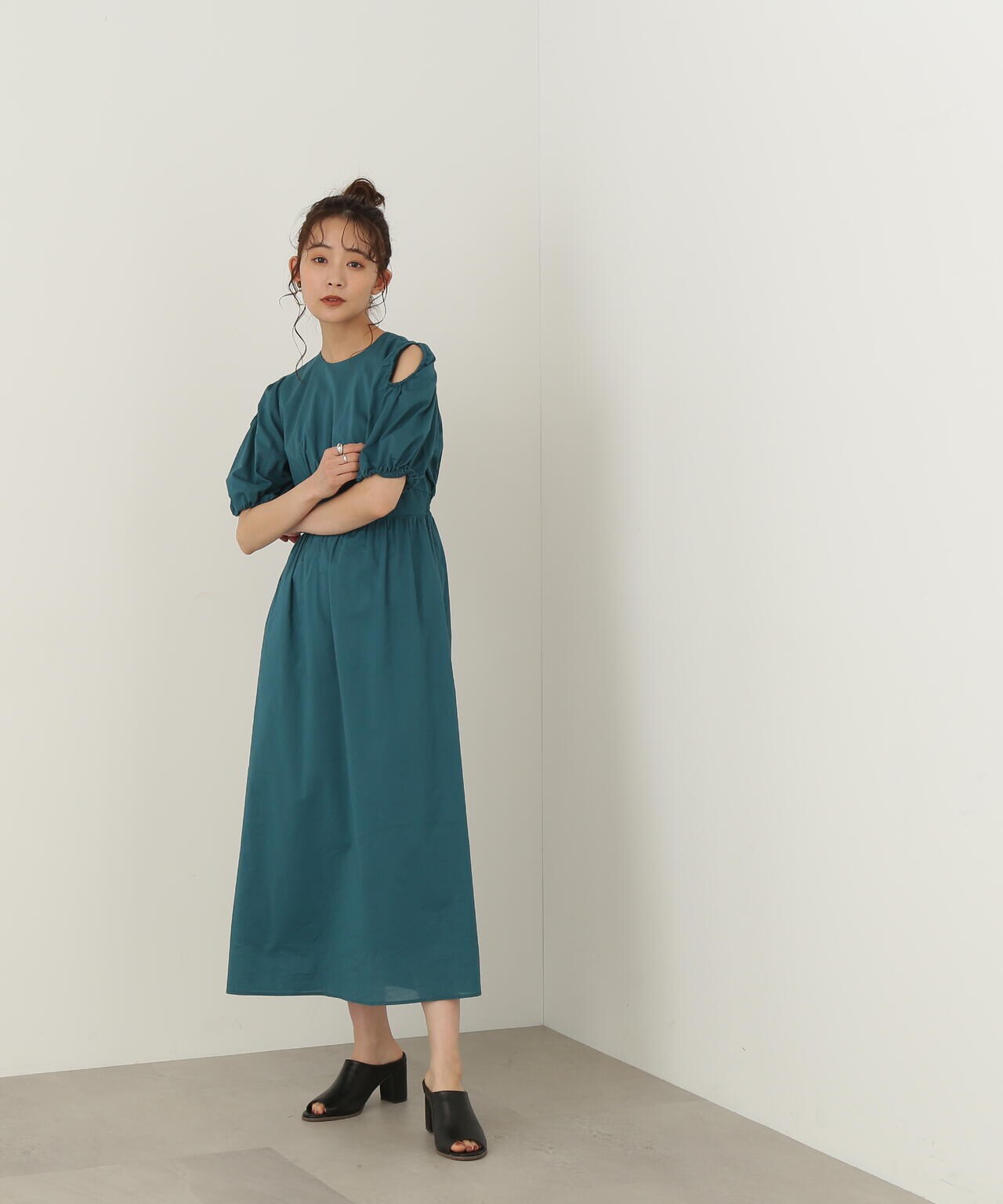 【川津明日香さん着用】コットンボイルギャザーホールワンピース《S Size Line》