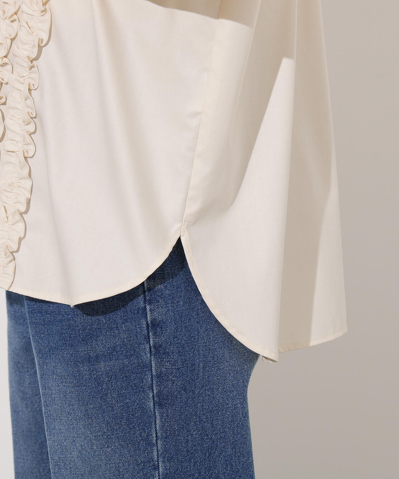 【岸本セシルさん着用】フロントフリルブラウス