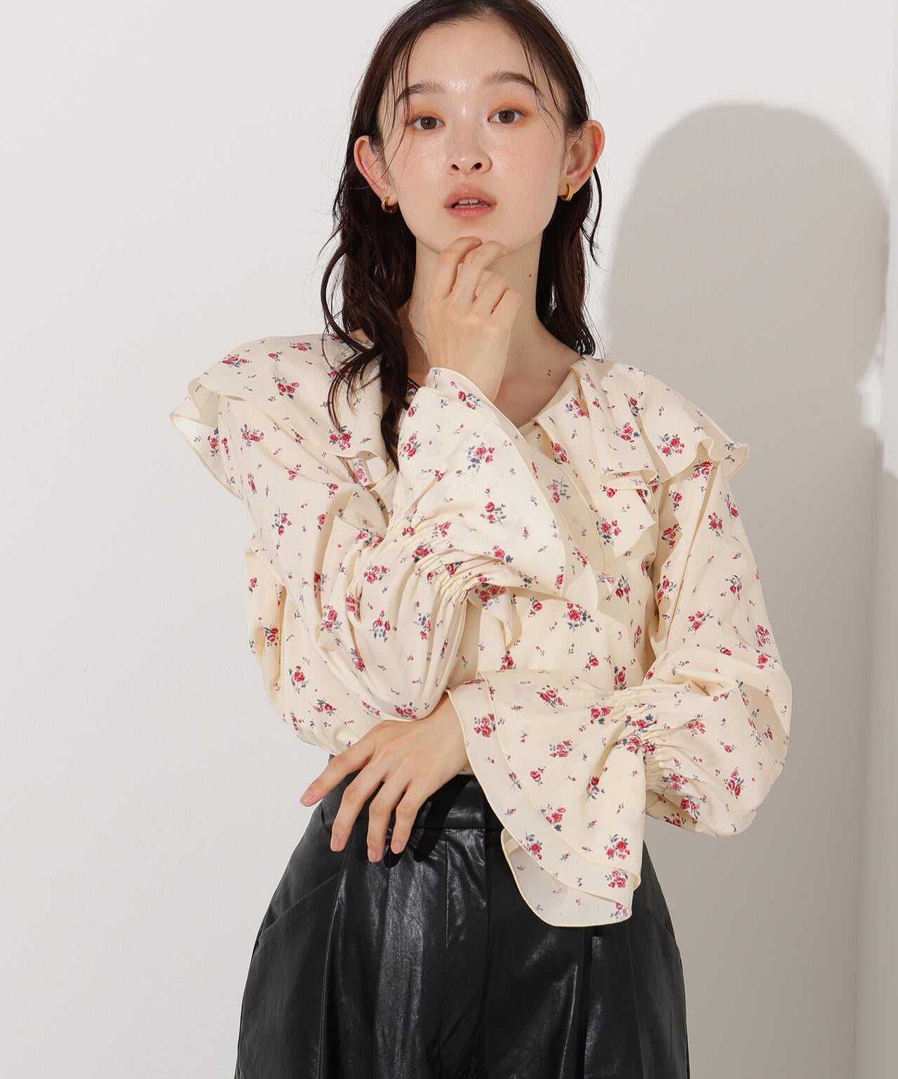 プリントラッフルブラウス