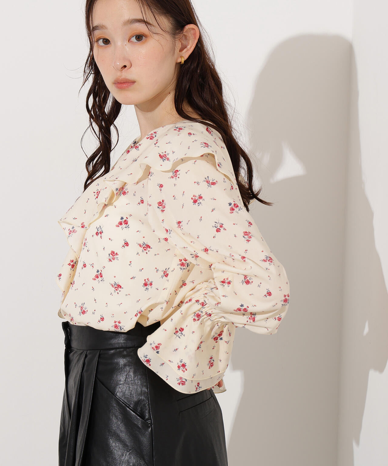 プリントラッフルブラウス