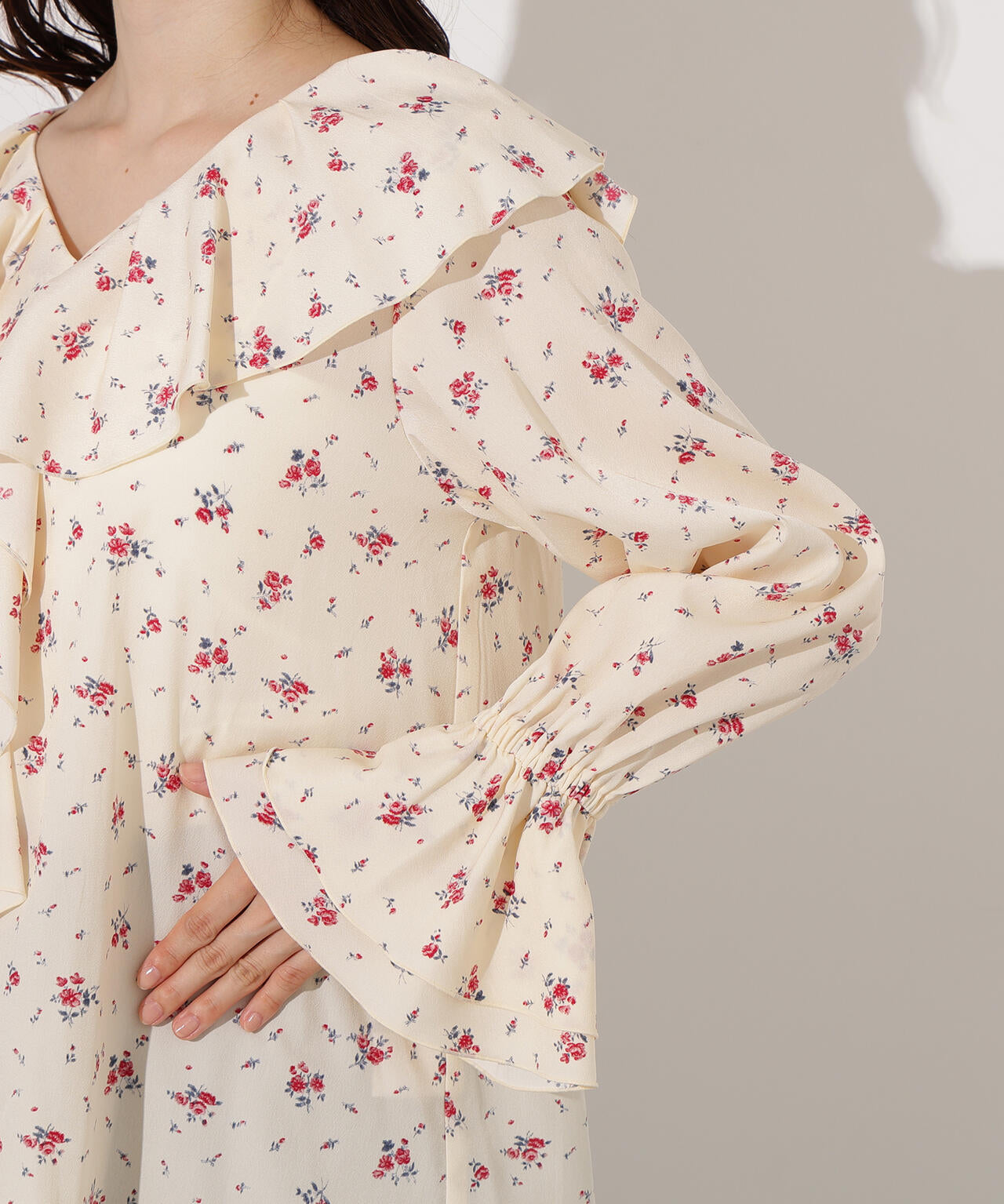 プリントラッフルブラウス