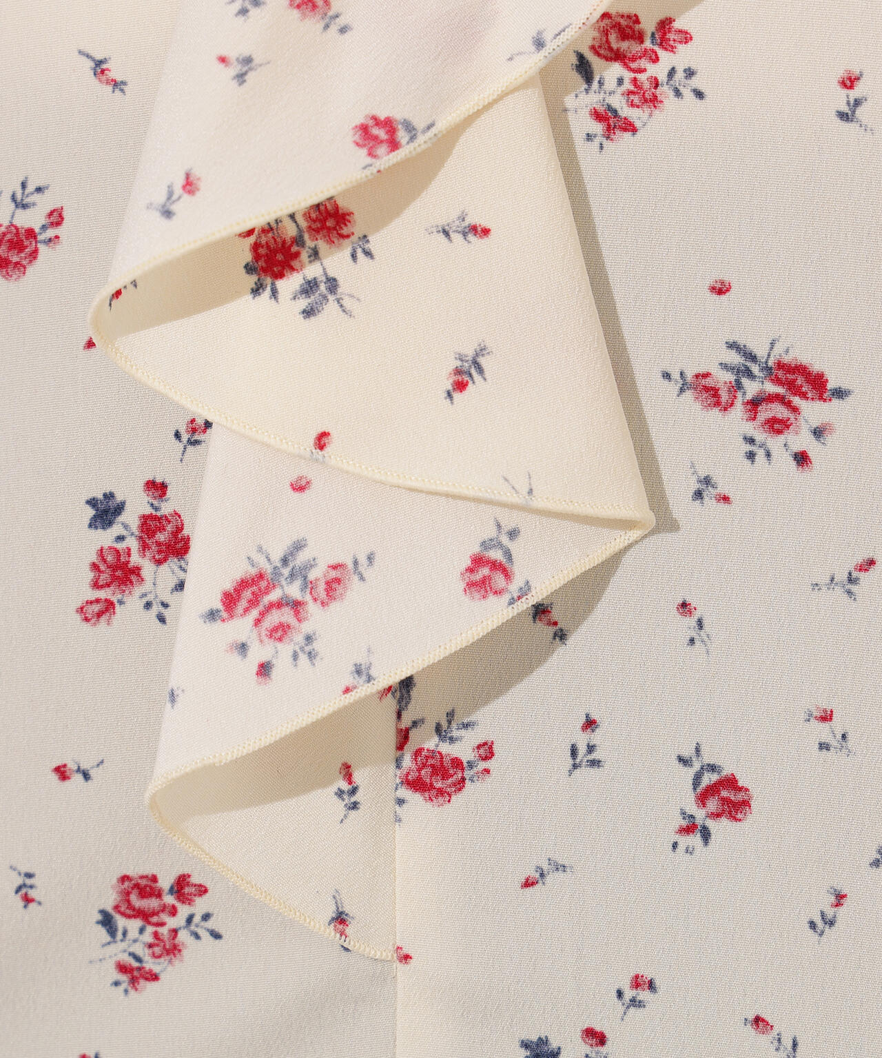 プリントラッフルブラウス