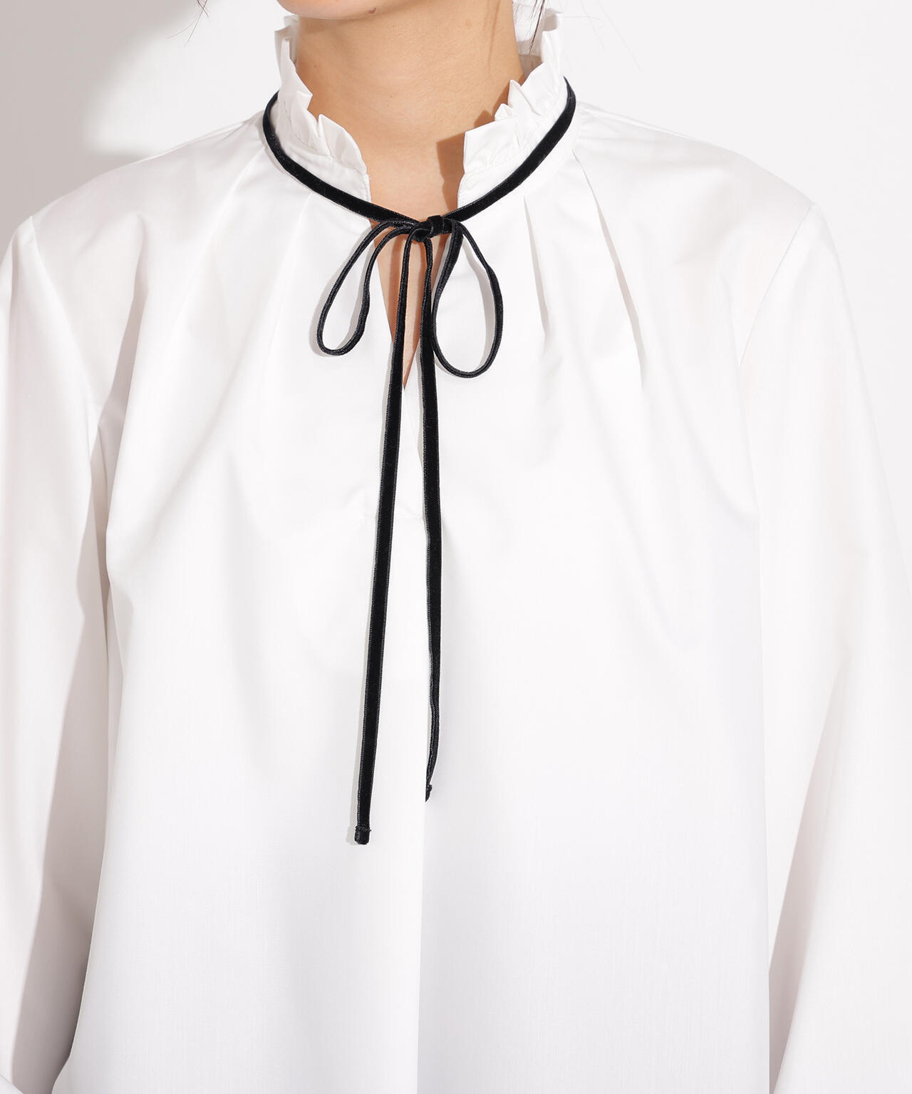 【岸本セシルさん着用】ベロアリボンスキッパーブラウス