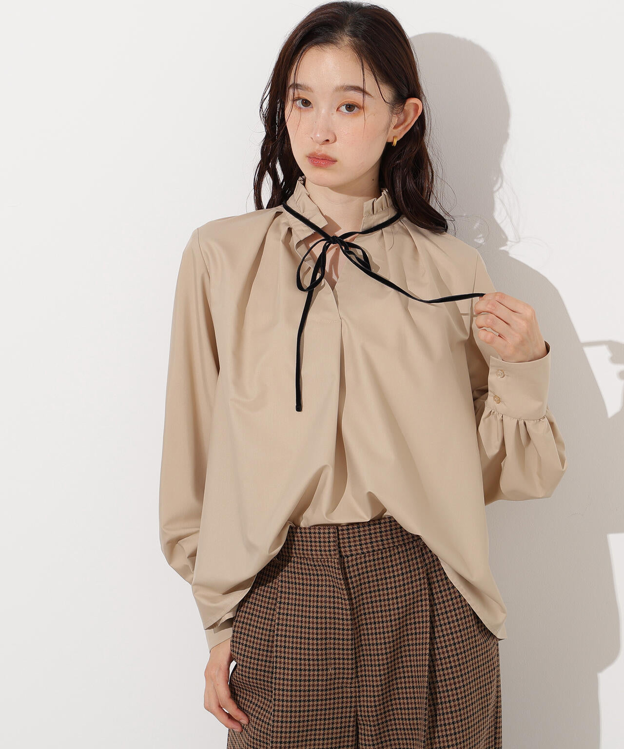 【岸本セシルさん着用】ベロアリボンスキッパーブラウス