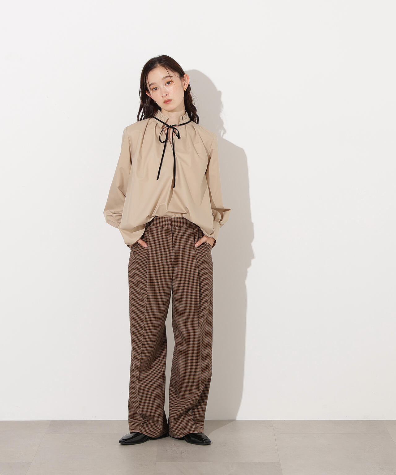 【岸本セシルさん着用】ベロアリボンスキッパーブラウス