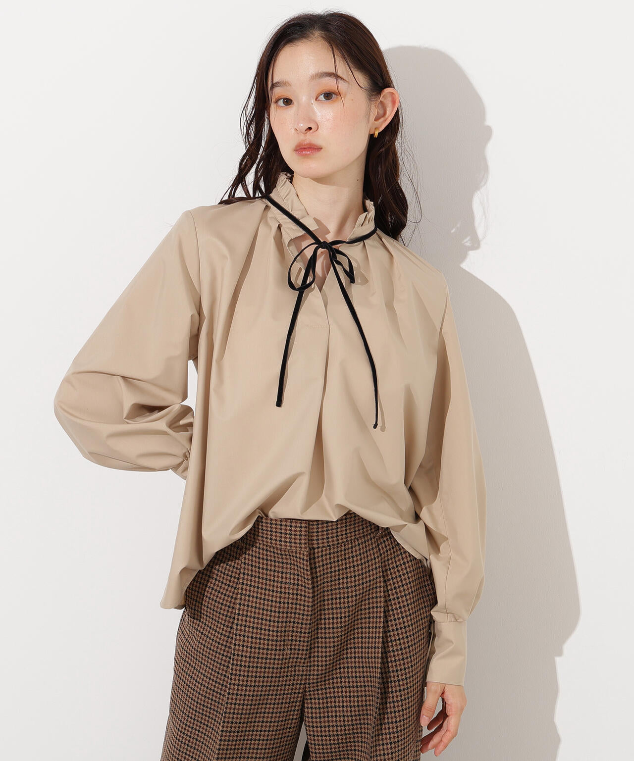 【岸本セシルさん着用】ベロアリボンスキッパーブラウス