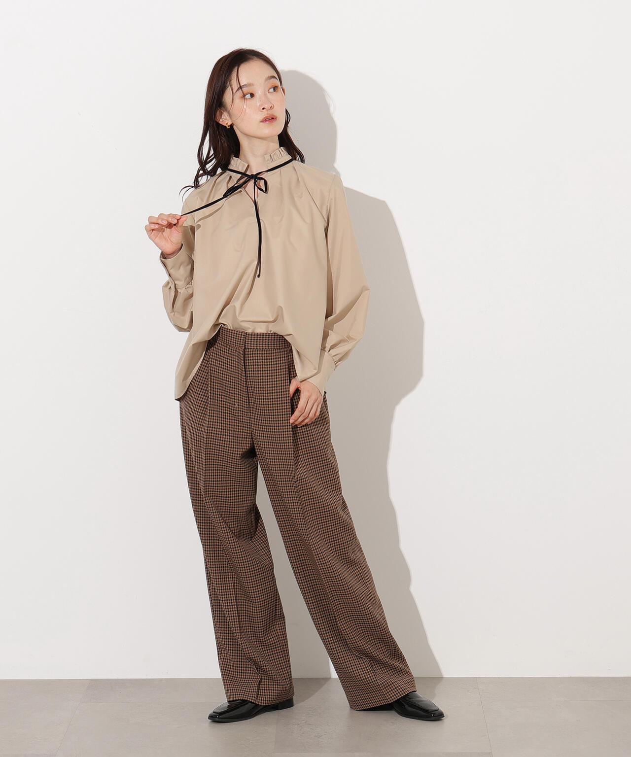 【岸本セシルさん着用】ベロアリボンスキッパーブラウス