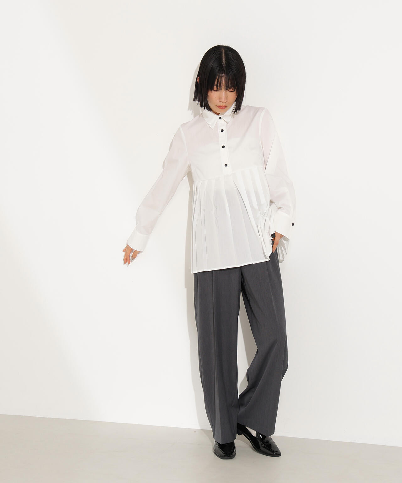 プリーツペプラムブラウス