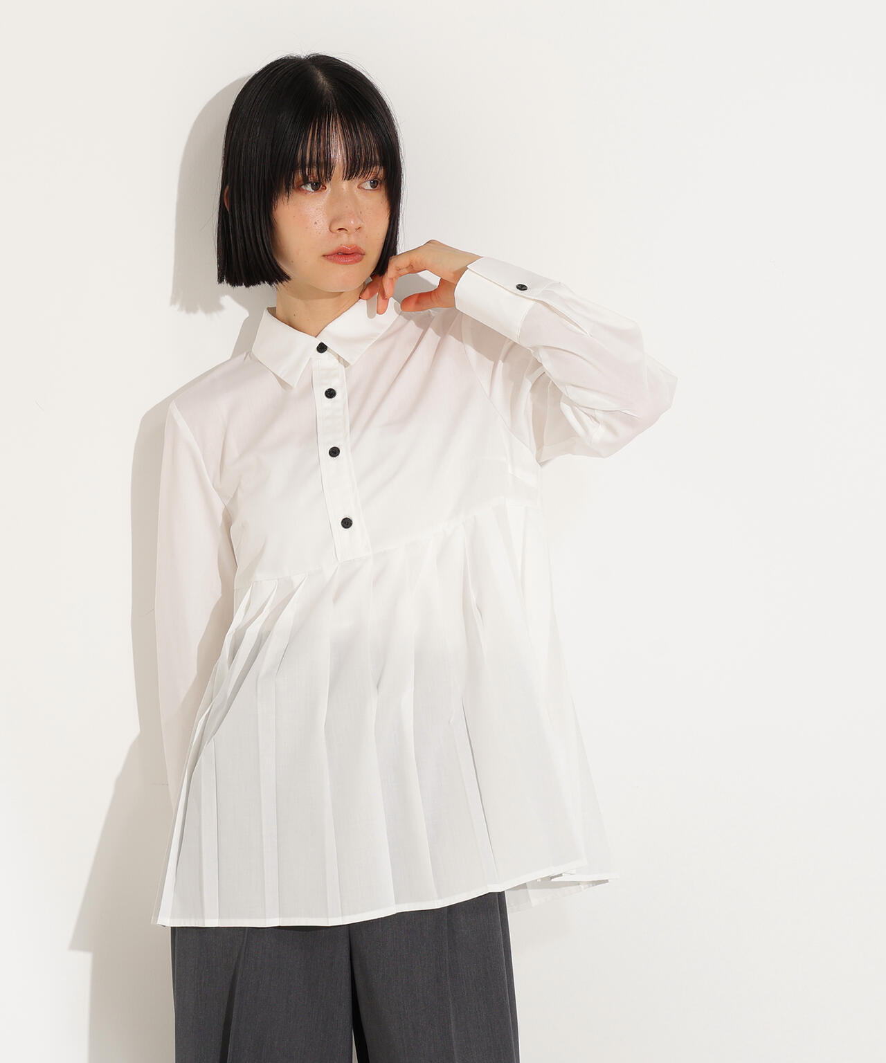 プリーツペプラムブラウス